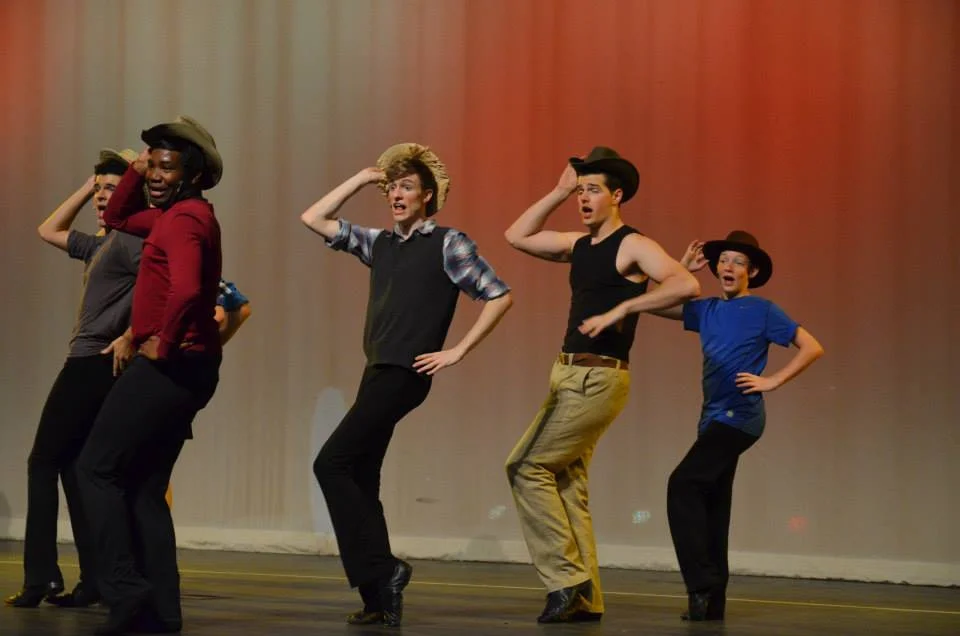chorusline3.jpg