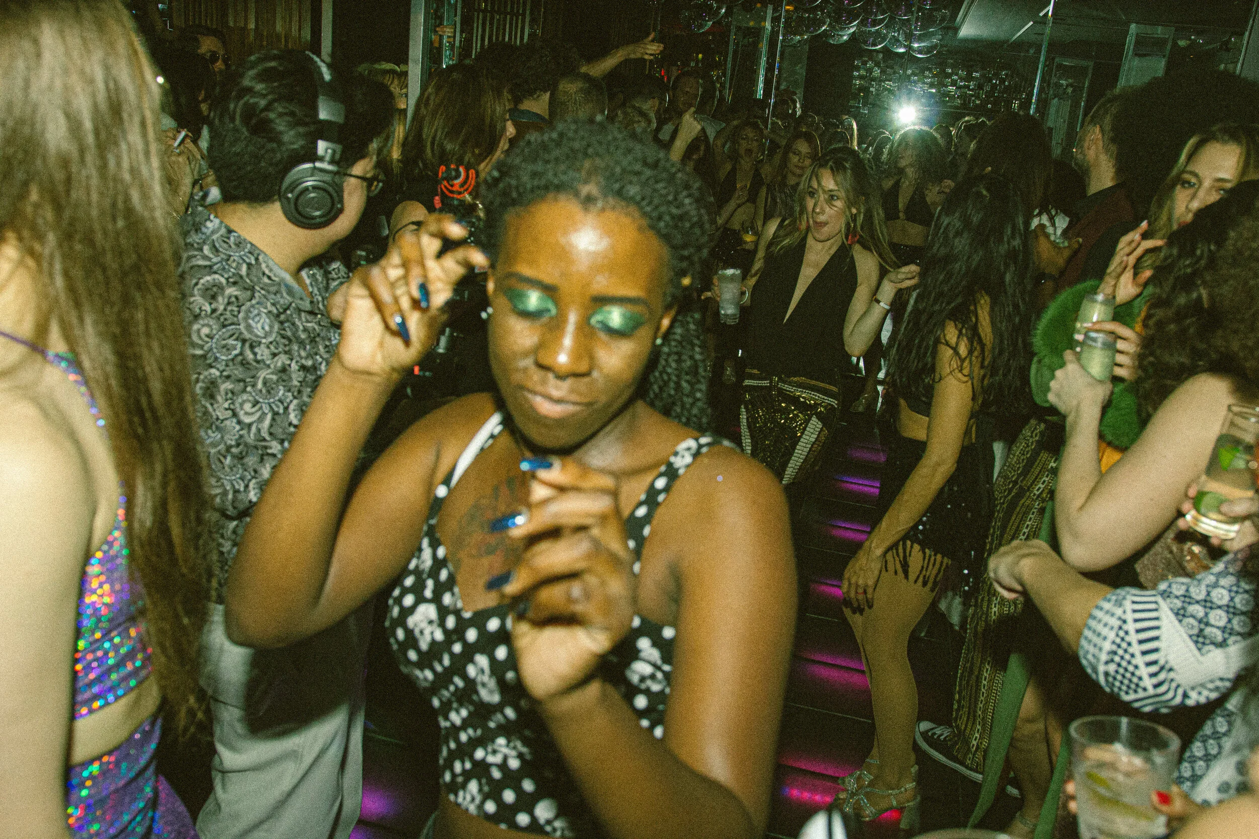 NIGHT-FEVER-215.jpg