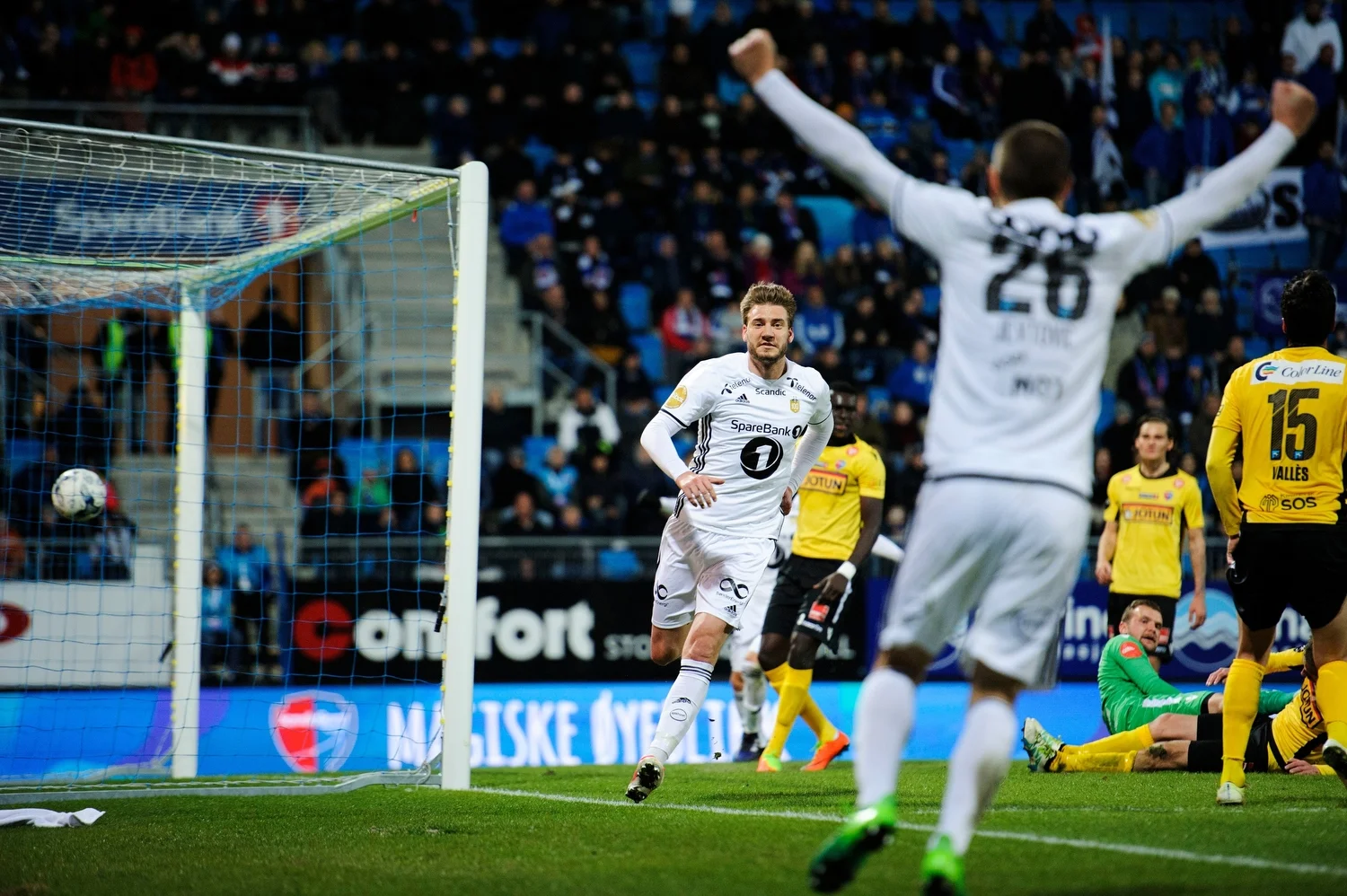  Mye handlet om Nicklas Bendtner tidlig i sensongen. Her har han nettopp scoret 2-0 målet i Rosenborgs seier borte mot Sandefjord, hans andre i Norge.&nbsp; 