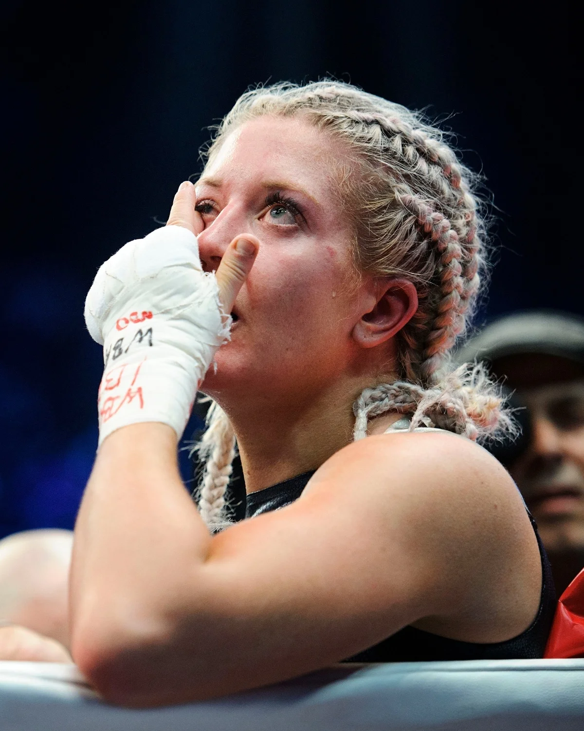  Klara Svensson reagerer etter sin proffkamp mot Cecilia Brækhus i Oslo Spektrum. Dette var før dommerenes avgjørelse ble annonsert, men svensken visste nok at hun hadde tapt kampen. 