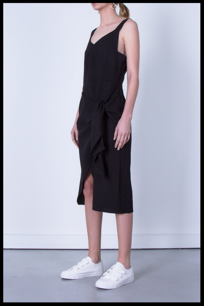 Oskar_x_kaity_modern_-_Australian_Fashion_Online_Collab_Outrun_Future_black_knotted_linen_dress_2_be7f8ef5-9a8c-4230-bc01-19c94bcd4e7b_1024x1024.jpg