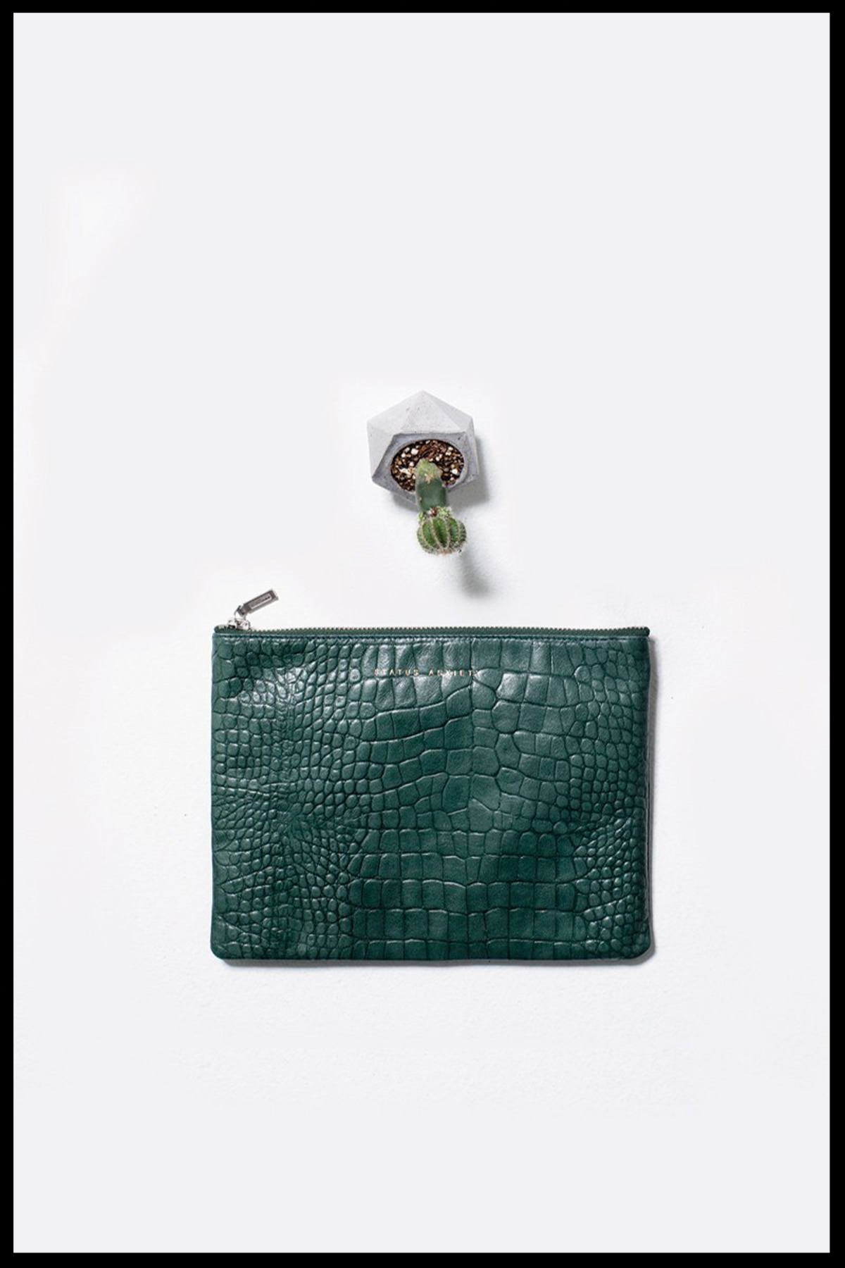 2x3_status-anxiety-antiheroine-wallet-green-flatlay_c61f920c-c2c7-446f-a76e-da8bd19c4222.jpg