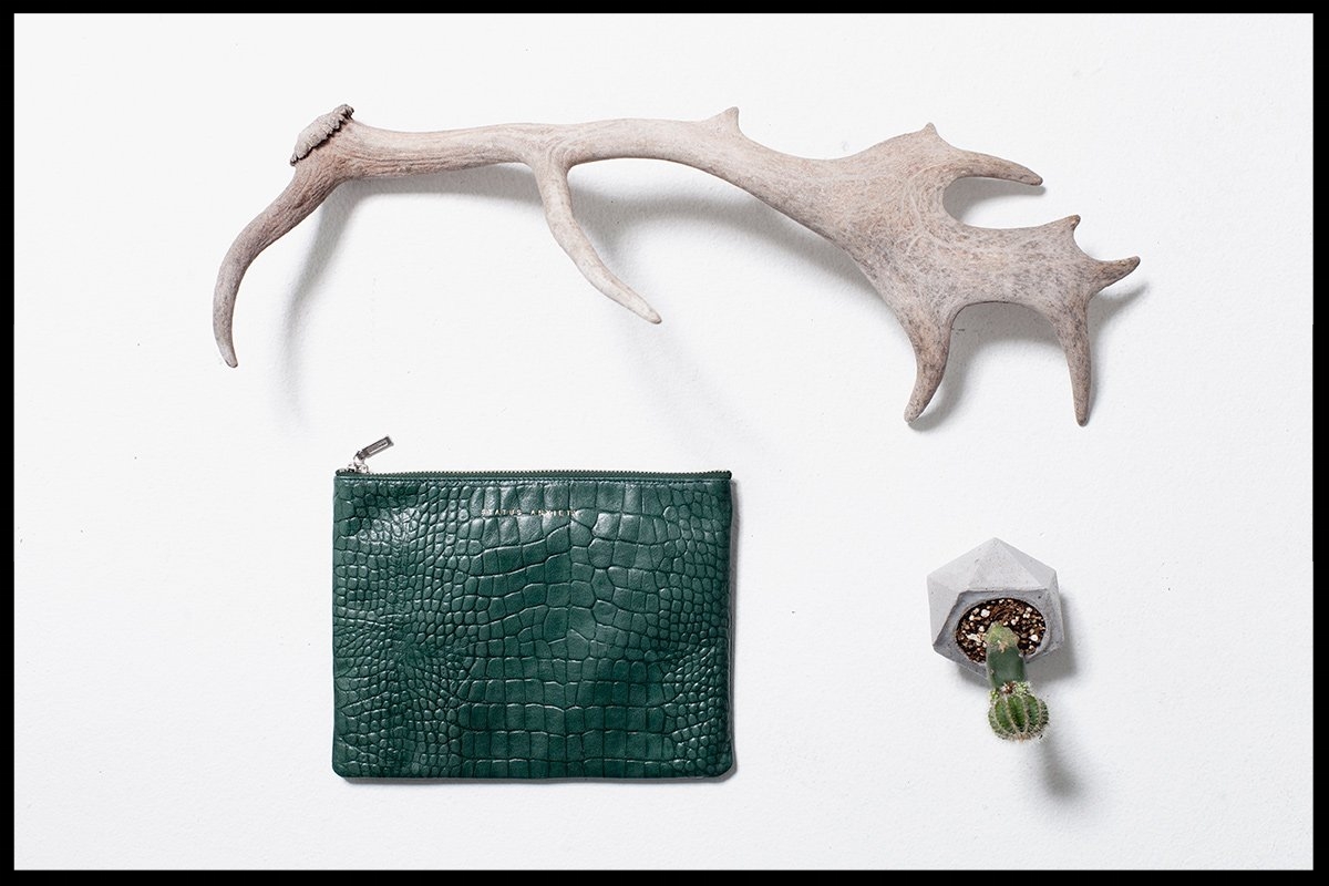 2x3_status-anxiety-antiheroine-wallet-green-flatlay2_3d991cc4-9a5b-4e27-b97e-8e59cff7f652.jpg