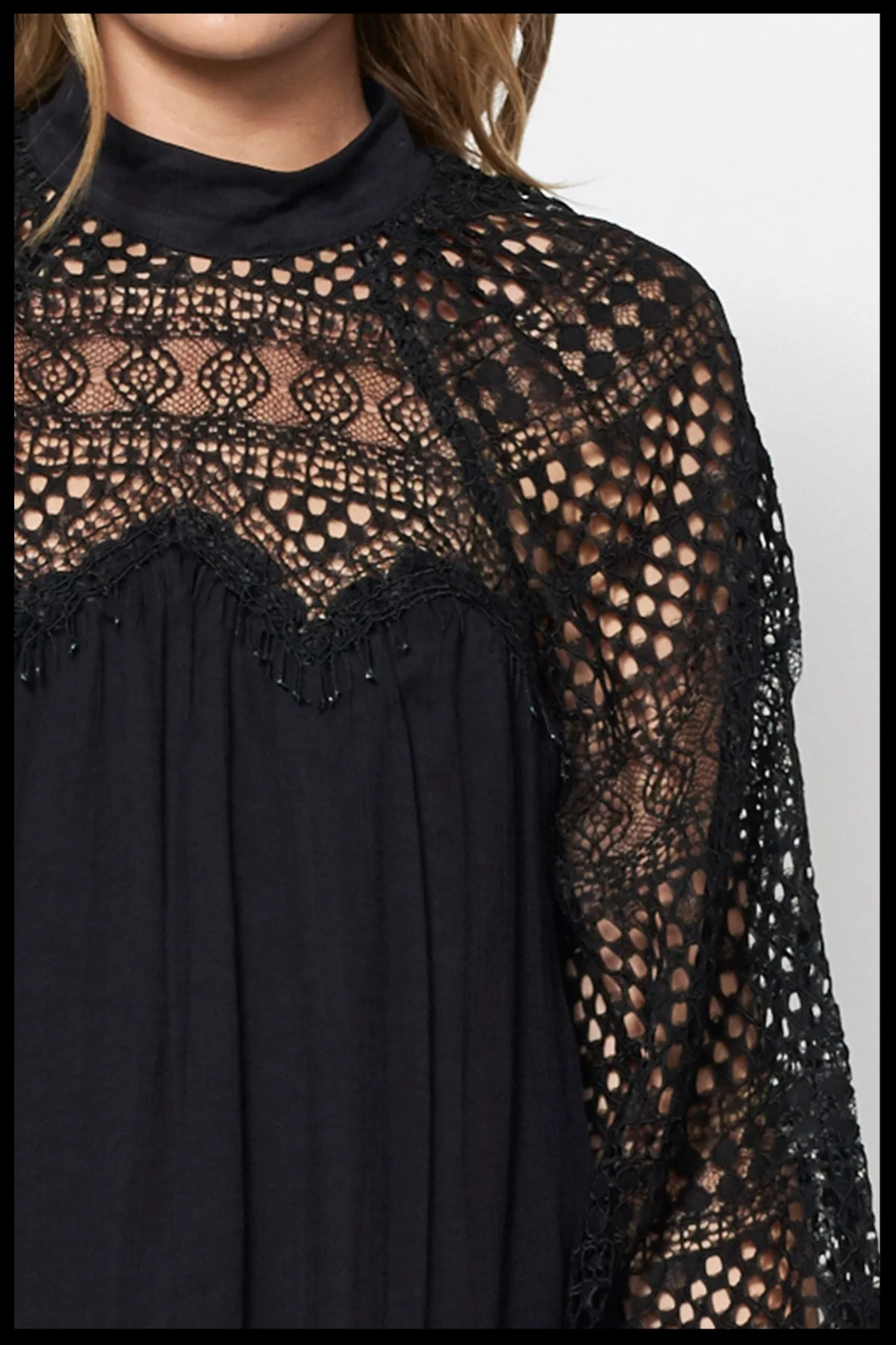 SL180328T_INTERTWINE-LS-TOP_detail.jpg
