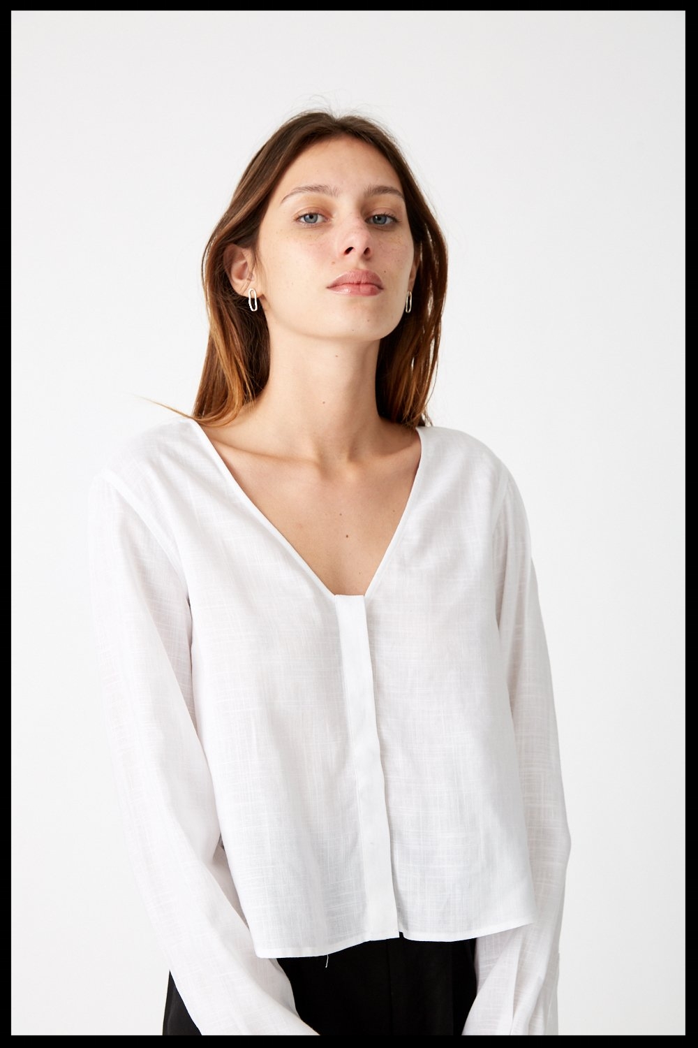 Concelled V-Neck Shirt white 1..jpg