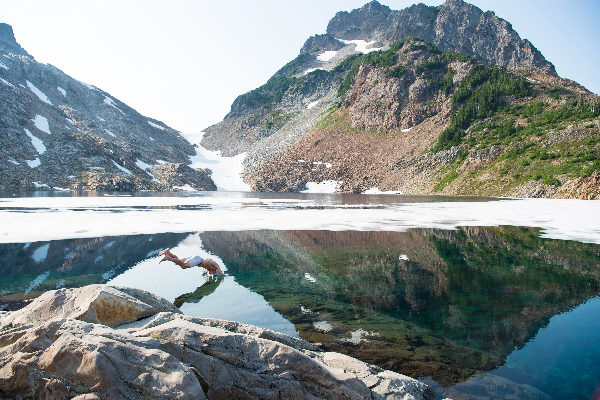 Lucas (@photoswithfern) jumping in an ice cold Foggy Lake just below Del Campo.
