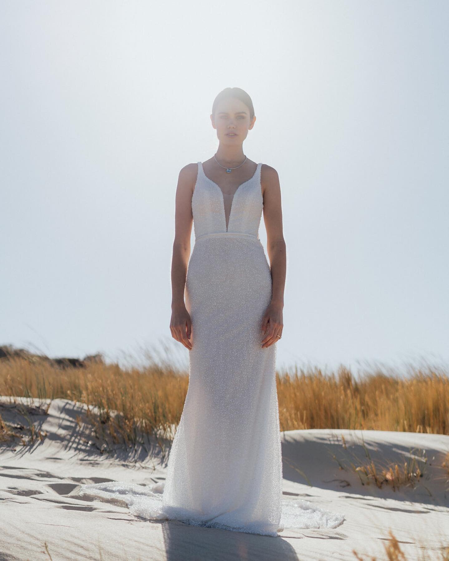 How stunning is this dress by @cizzy_bridal.