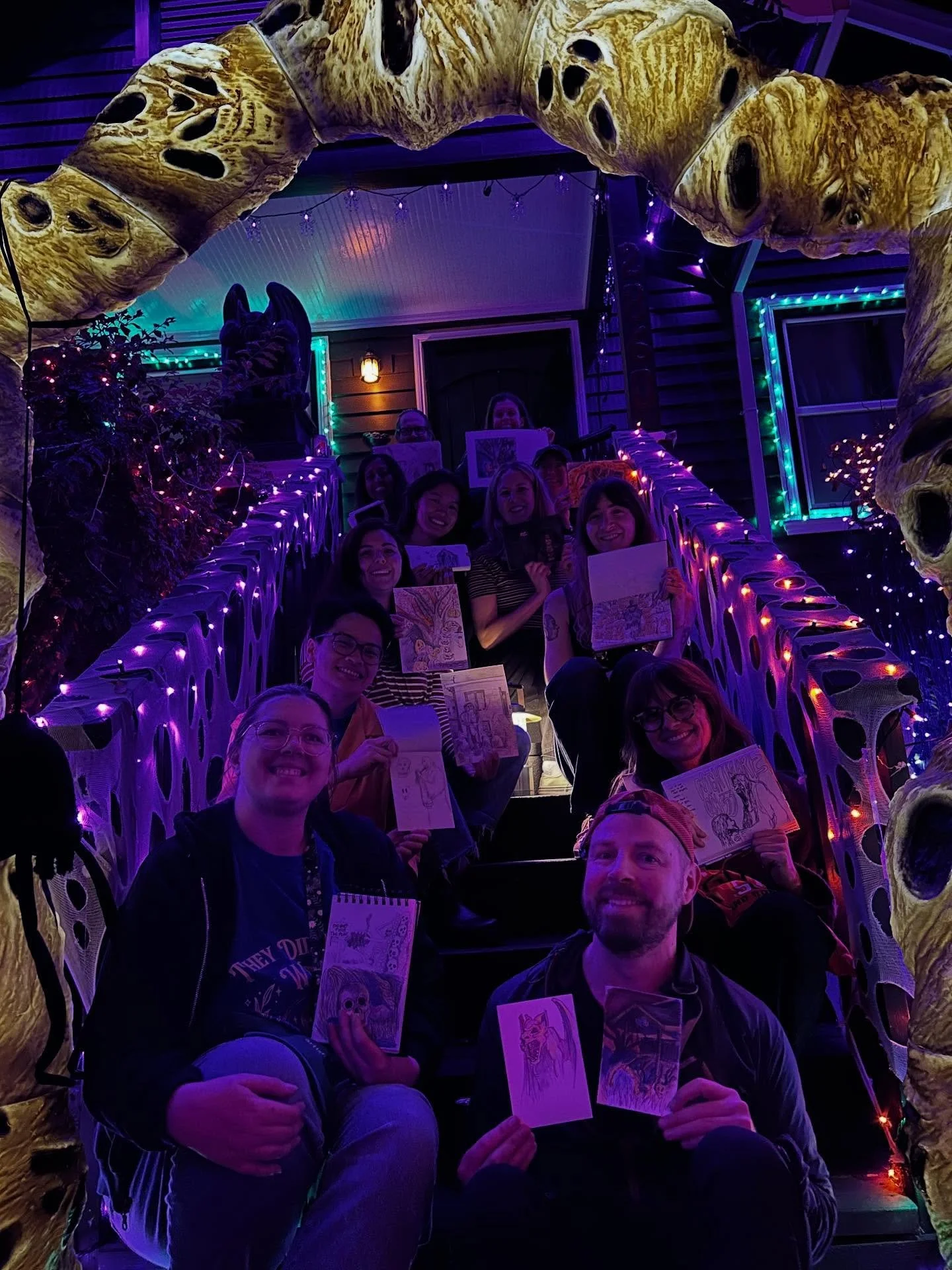 How cute are we? Urban Sketchers Sacramento met up to sketch at night @oakparkhalloweenhouse and we had so much fun!! The owners of the house welcomed us and even offered to buy our artwork. And it was a neat challenge to sketch in the dark 🎃