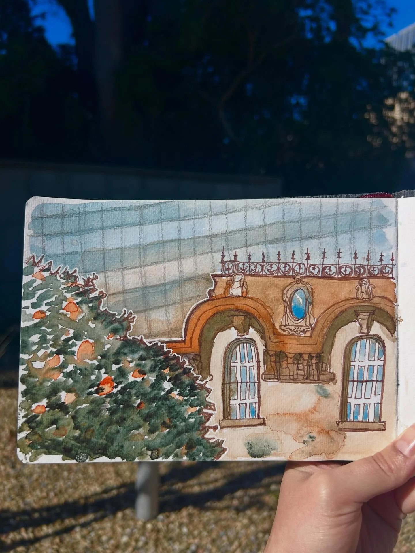 Woohoo! The fog cleared just in time for our @urbansketcherssacramento outing to Stanford Mansion. I had fun playing around with some new techniques on this one: 

&bull; wet-on-wet watercolor and looseness (thanks for encouraging me to try out a &ld