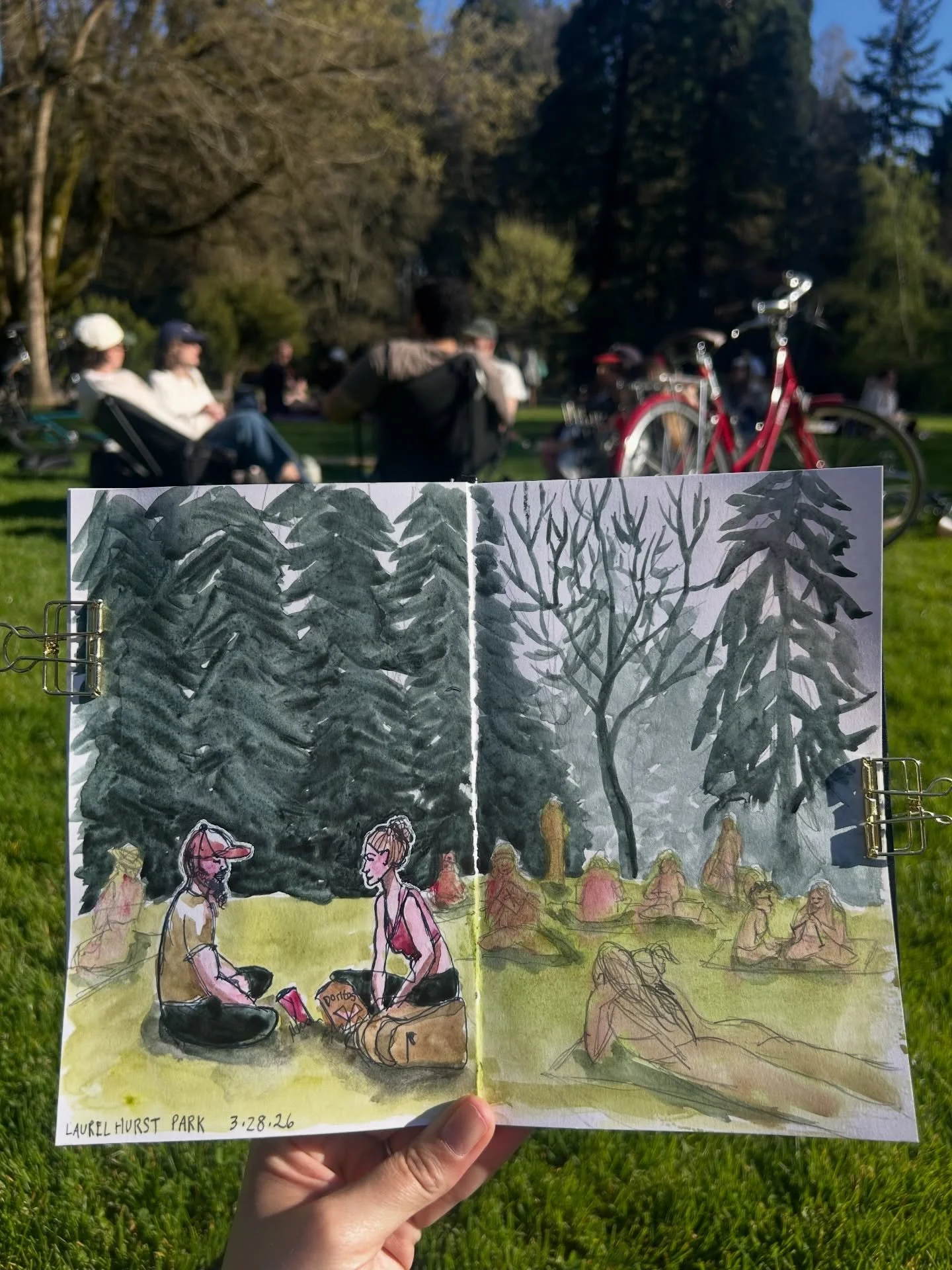 Portland last week was so fun, I miss it already 🥲 

I spent the sunniest afternoon sketching in Laurelhurst Park, where it seemed like everyone in the neighborhood dropped their plans to lounge in the park because the sun peeked out. Also, seeing @