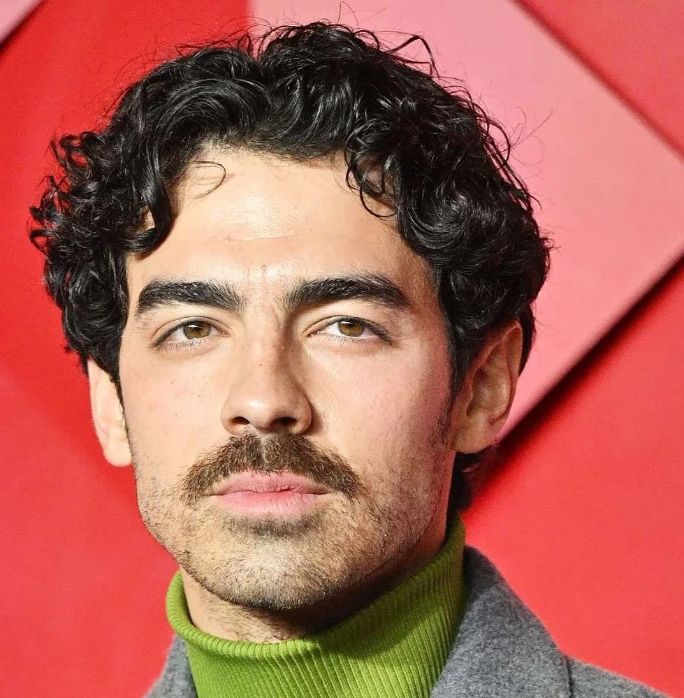 joe-jonas-120224-6cd45a27d58042c799ed8462899eaa05.jpg