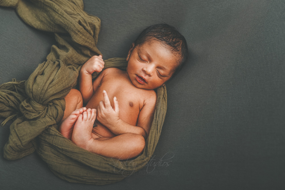 newbornwebsizewatermarked_stanleystudios-11.jpg