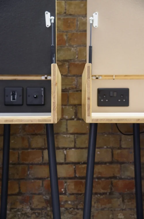 Suitcase desk - TILT .jpg