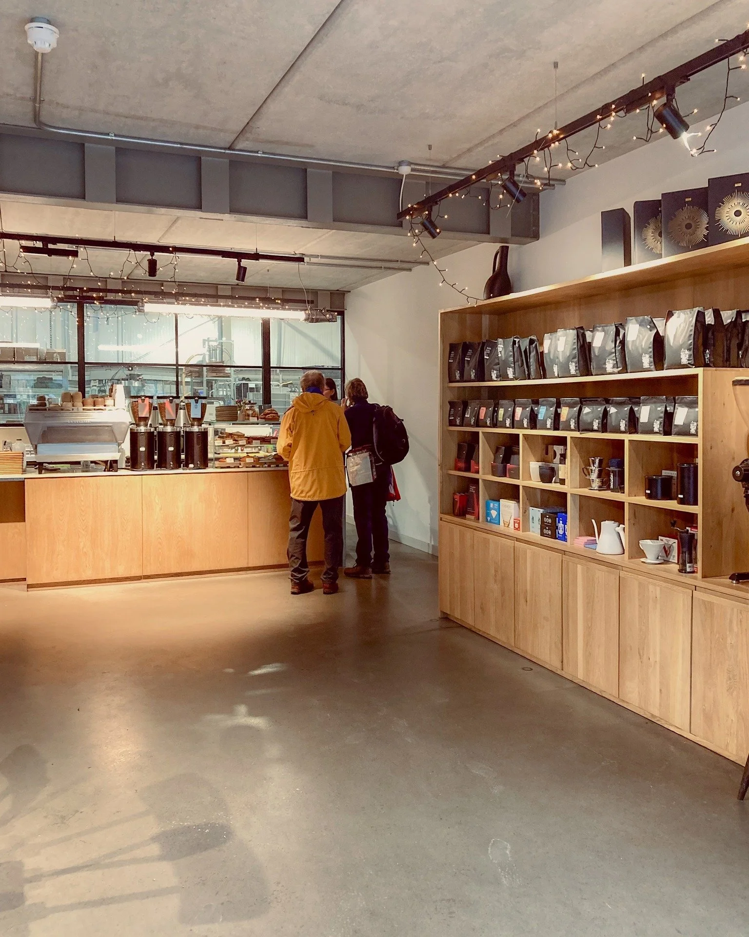 🎄 The festive spirit is creeping in at Origin, and it's great to see the Solid Oak Cabinetry that I installed earlier year while having coffee on a rainy morning! ☕️

There are two retail areas at Origin's caf&eacute; in Porthleven. One side (as you