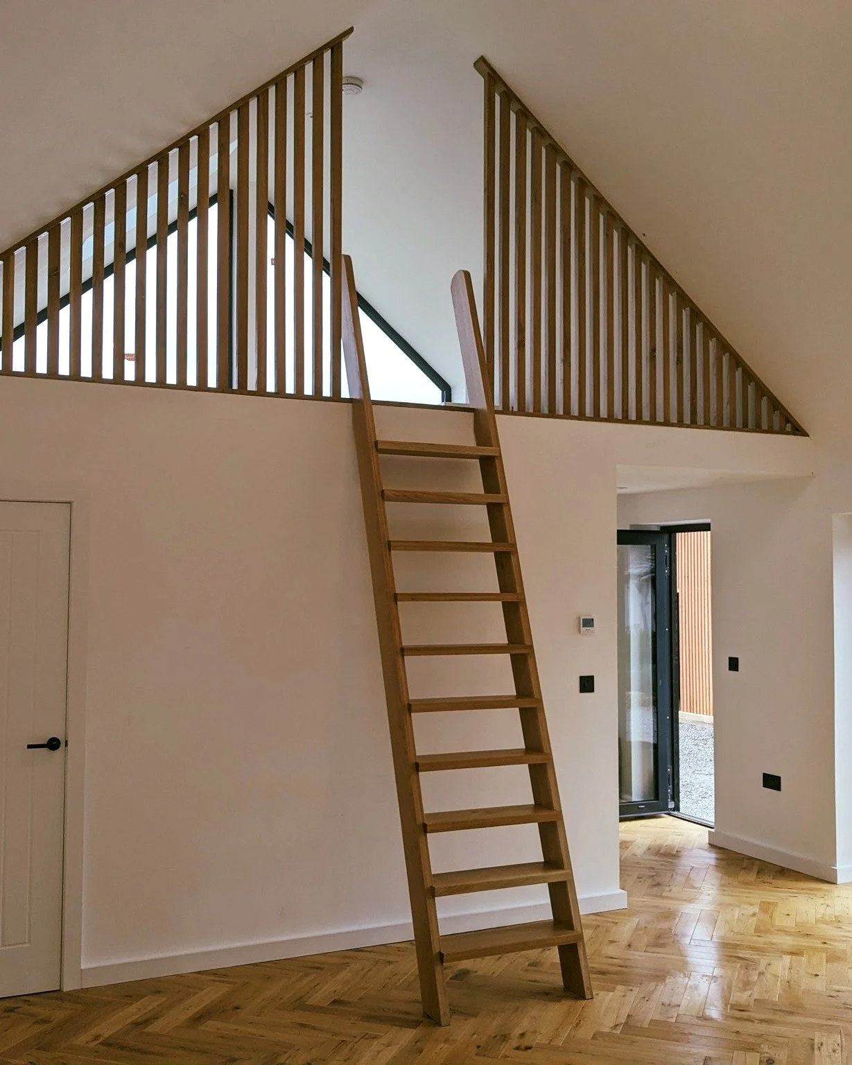 Oak Mezzanine Ladder and Balustrade, designed to elevate both style and functionality of this clients space. 〰️

A modern, space-saving ladder crafted from locally sourced solid oak, ensuring a perfect match with the existing oak herringbone floor. T