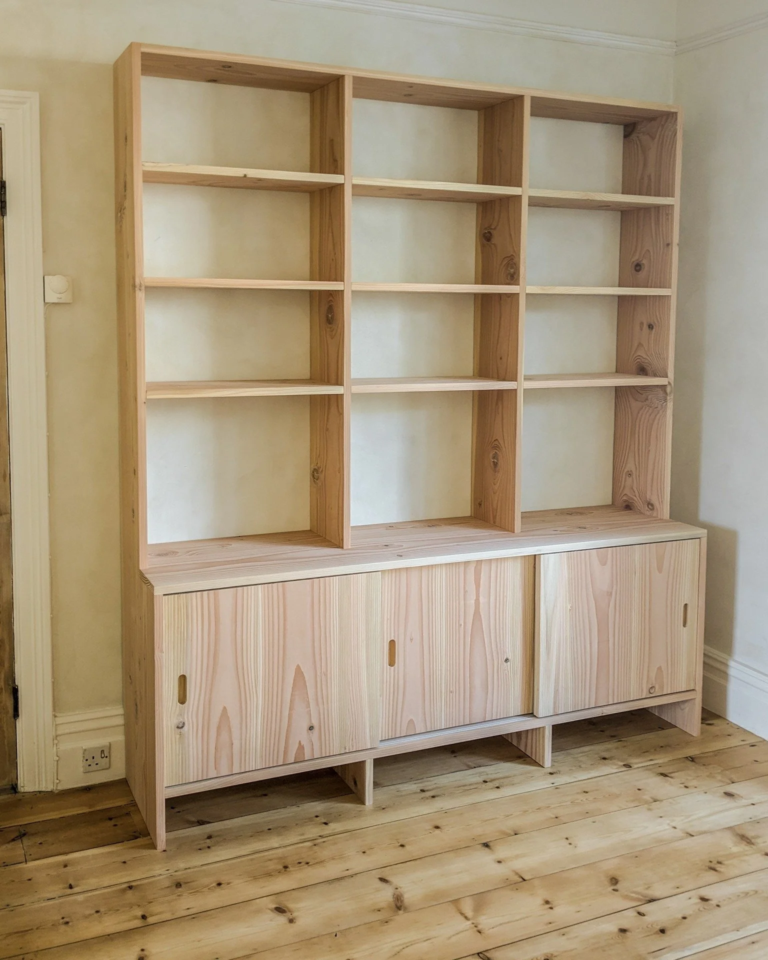 Douglas Fir Living Room Shelving Unit 〰️

This bespoke freestanding cupboard and bookcase is crafted from locally sourced solid wood, showcasing the unique warm, pinky hue of Douglas Fir. 

Key features include:
- Freestanding shelving unit made from