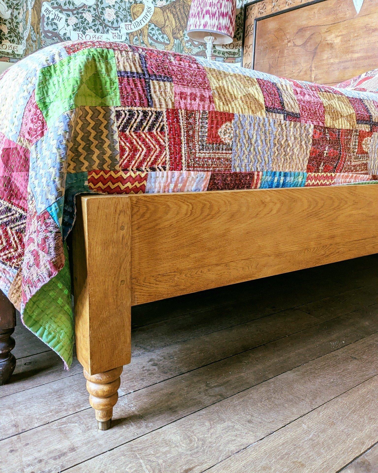 Oak bed with brass feet in situ in the apartments at the magical place that is @prussiacove 〰️

From lathe to workshop to it's final resting place. The oak frame was designed to compliment the other carvings, furniture and woodwork within the bedroom