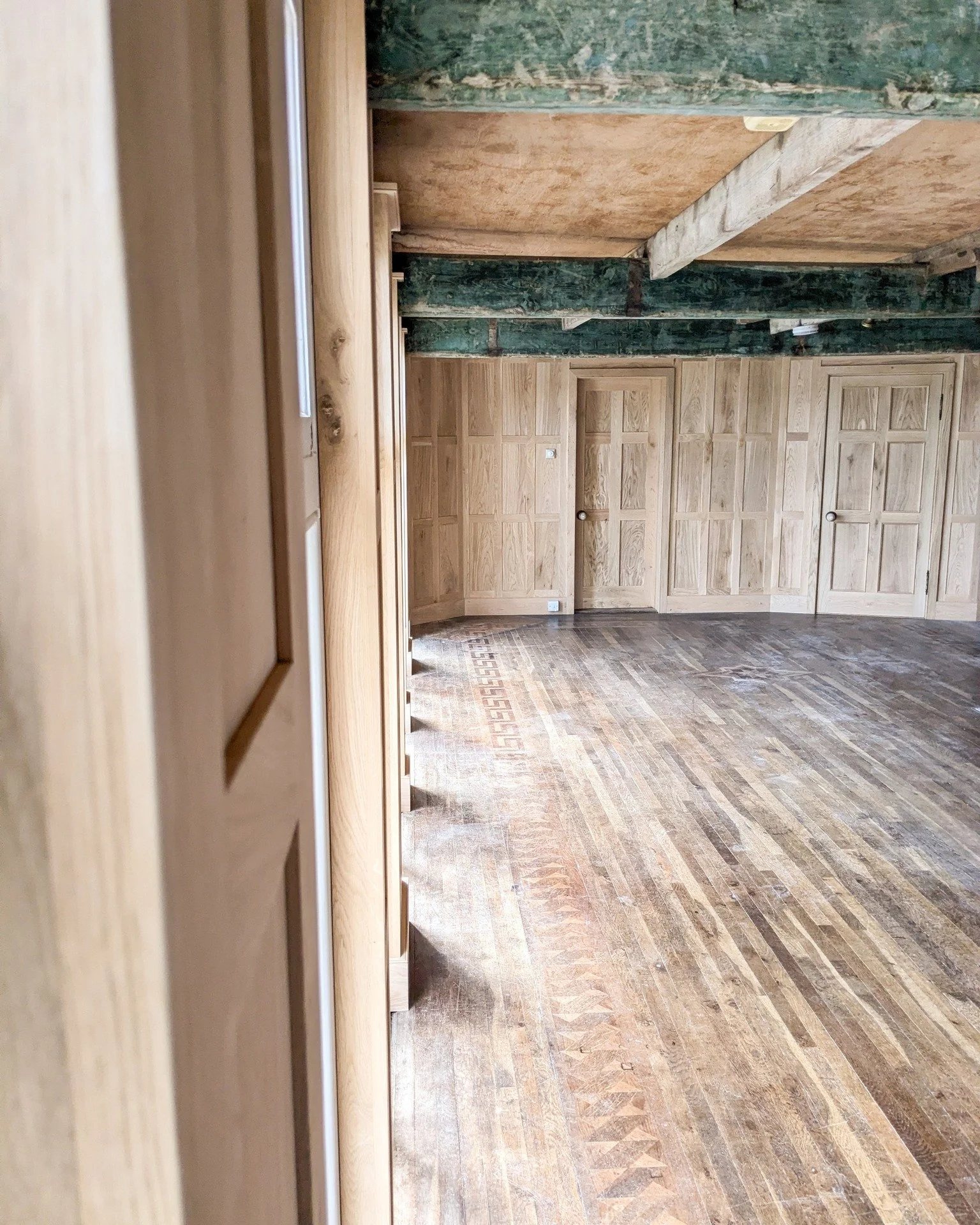 Oak panelling to match the original panels in The Workshop at Porth en Alls, @prussiacove 

I used all sorts of antique and salvaged door furniture that Peter had tucked away around the estate. Always a pleasure working with top-quality oak and getti