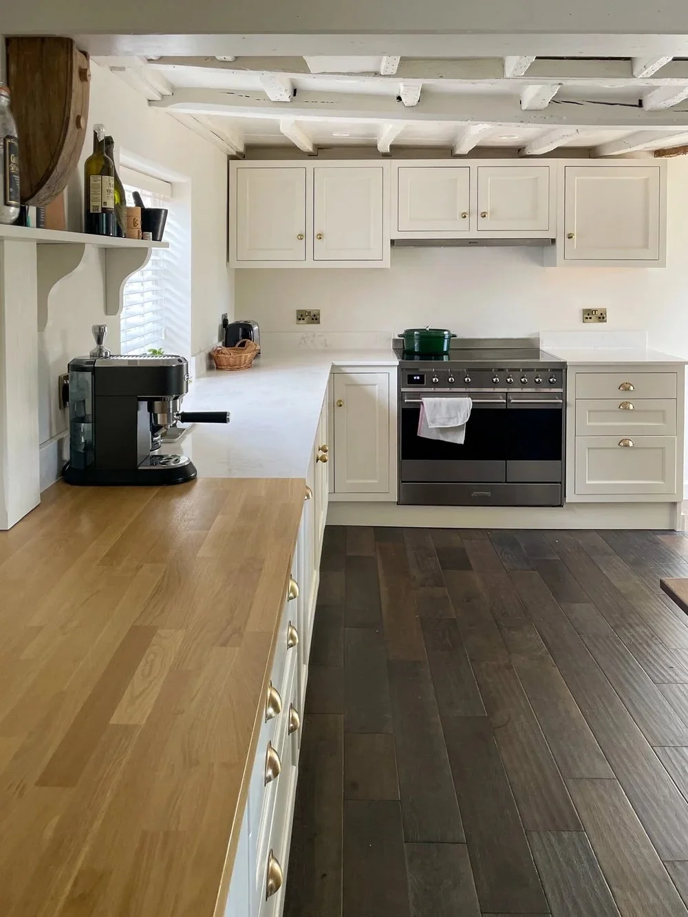 Furniture should do more than fill a room.

It should belong there.

From solid oak furniture and beautifully grained sycamore cabinetry to Douglas fir shelving, bespoke kitchens and outdoor pieces, every project is designed around the space, the mat
