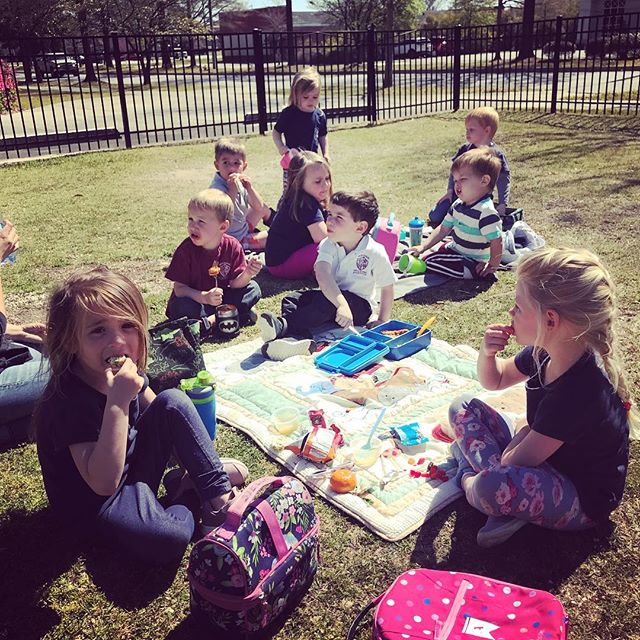 Enjoying our lunch outside today. Spring days were made for picnics 🥪🍎 #mdah #montessorikids #picnicparty #montessorischool #ourkidsarethebest