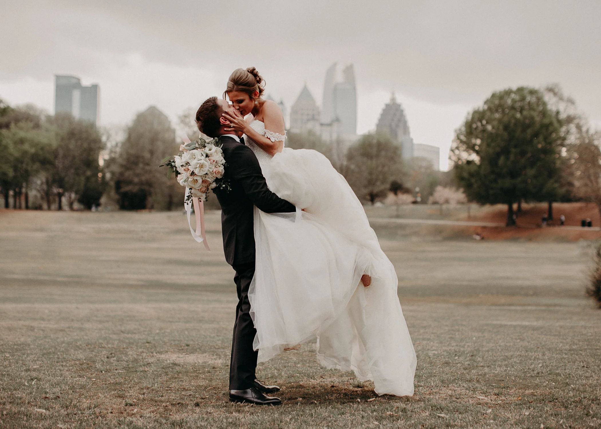 Anna &amp; Matt || Park Tavern . Piedmont Park Wedding Day || Atlanta Wedding Photographer 