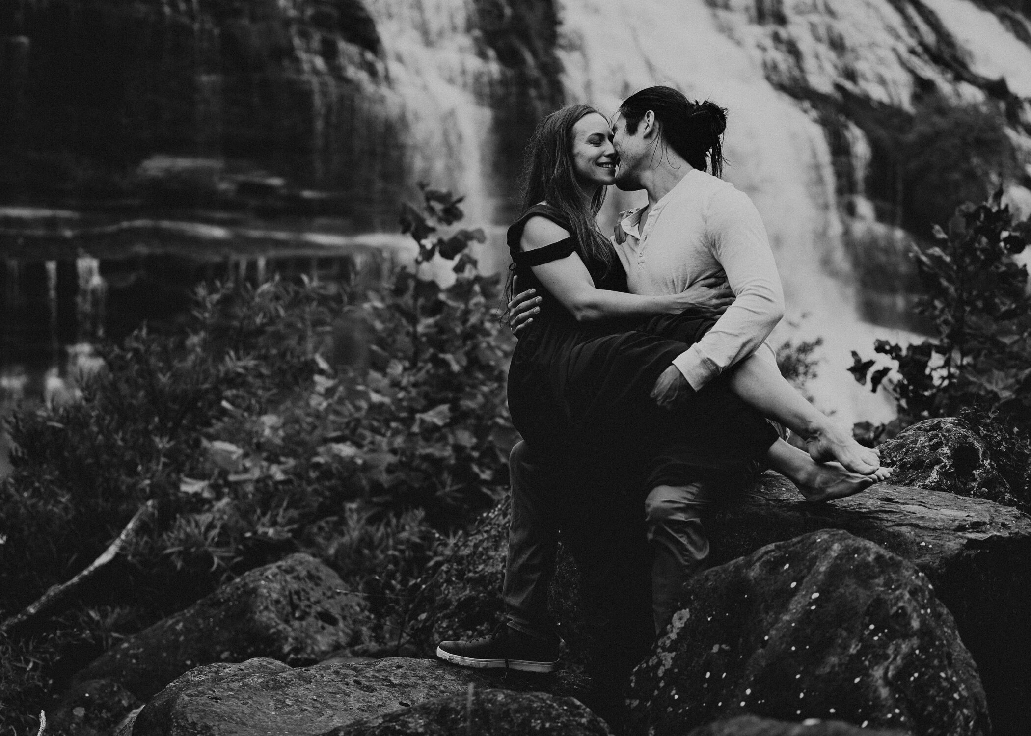 5-TN-waterfalls-engagement-atlanta-wedding-photographer.jpg