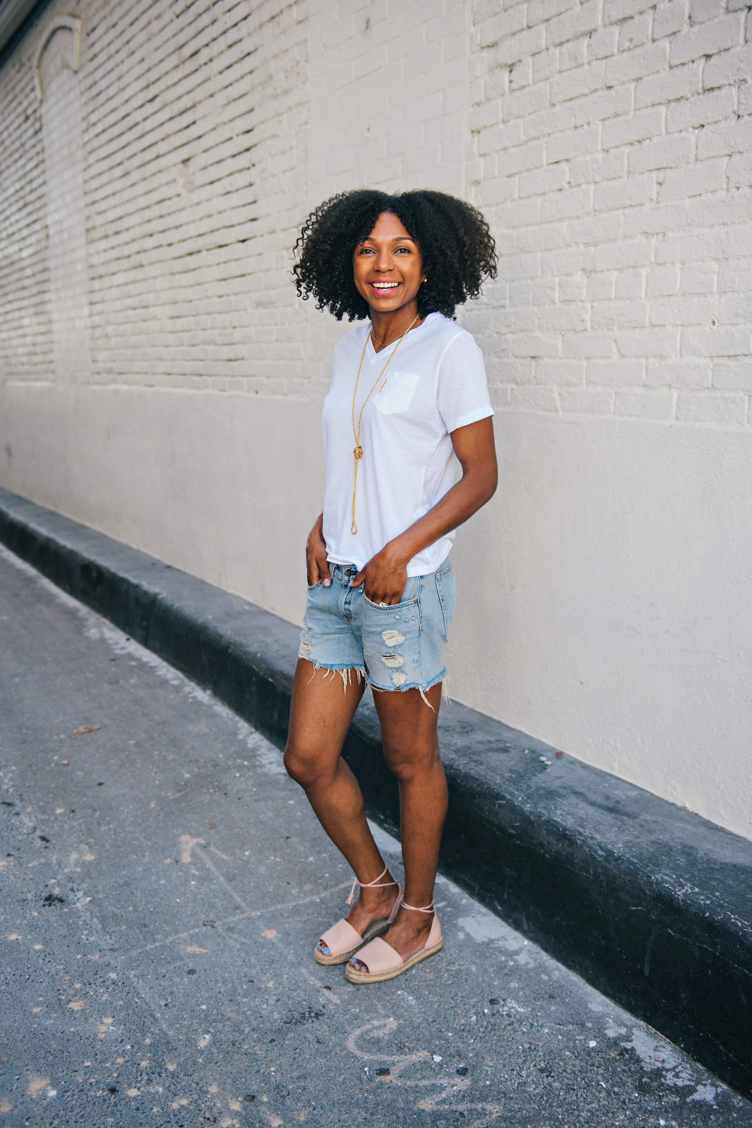 Babes!! Shorts and sandals. It doesn't get any easier than that. This look gets me ready for cruiser rides and summer strolls. Who's ready?!!