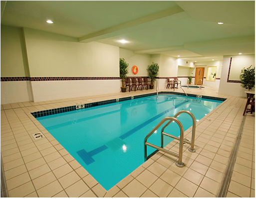 Indoor pool at the White Rock Swim Fins location