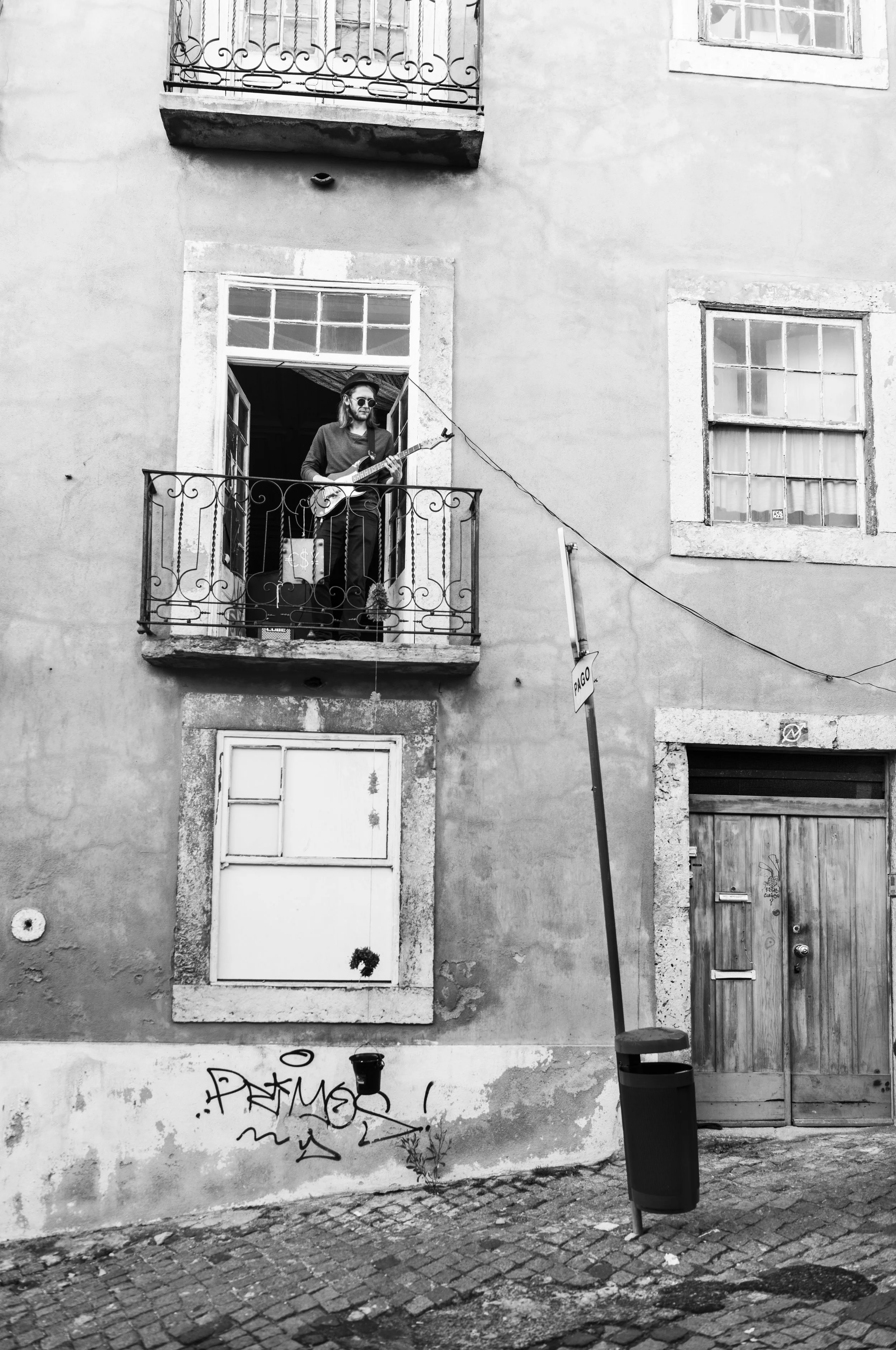 Lisbon Busker 2.jpg