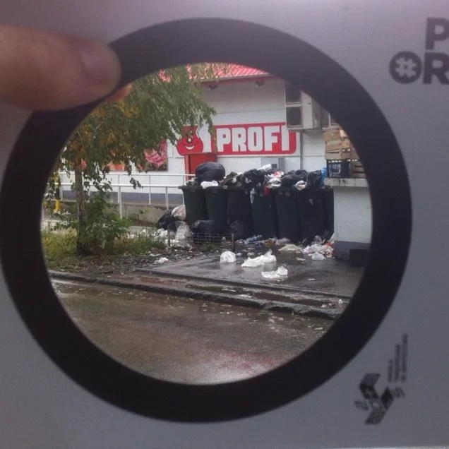 Mesaj: "Întrebare: numele Profi, vine de la "profesionalism" sau de la "profit"? Nu se poate a nu se observa, maldărul de deșeuri ce zilnic acest supermarket le "emană", motiv pentru care legitim mă întreb....profit sau profesionalism?" Locație: Profi, str. Arieș Autor: Florin Arhire Profesie: Activist civic și de mediu link facebook