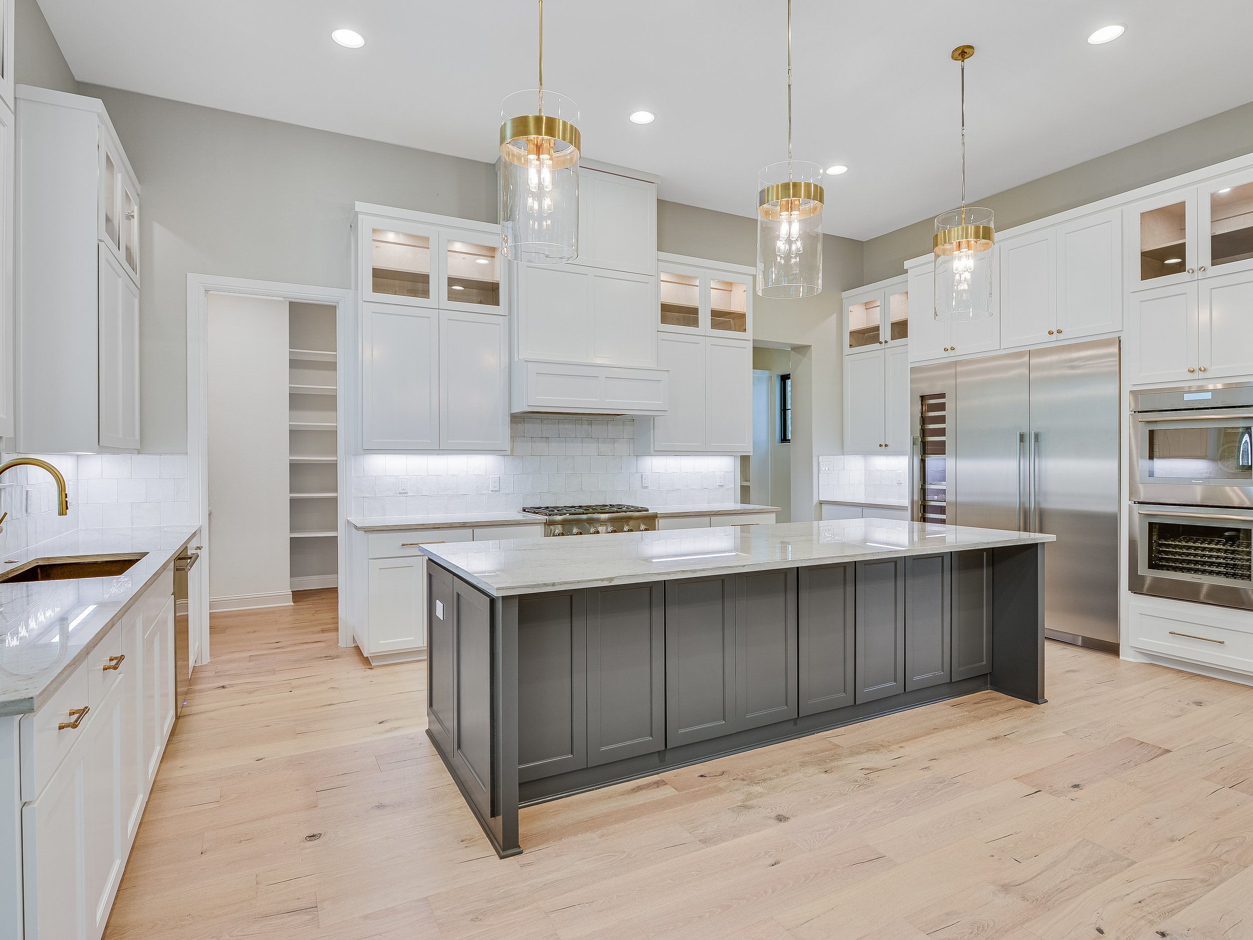 011_Kitchen.jpg