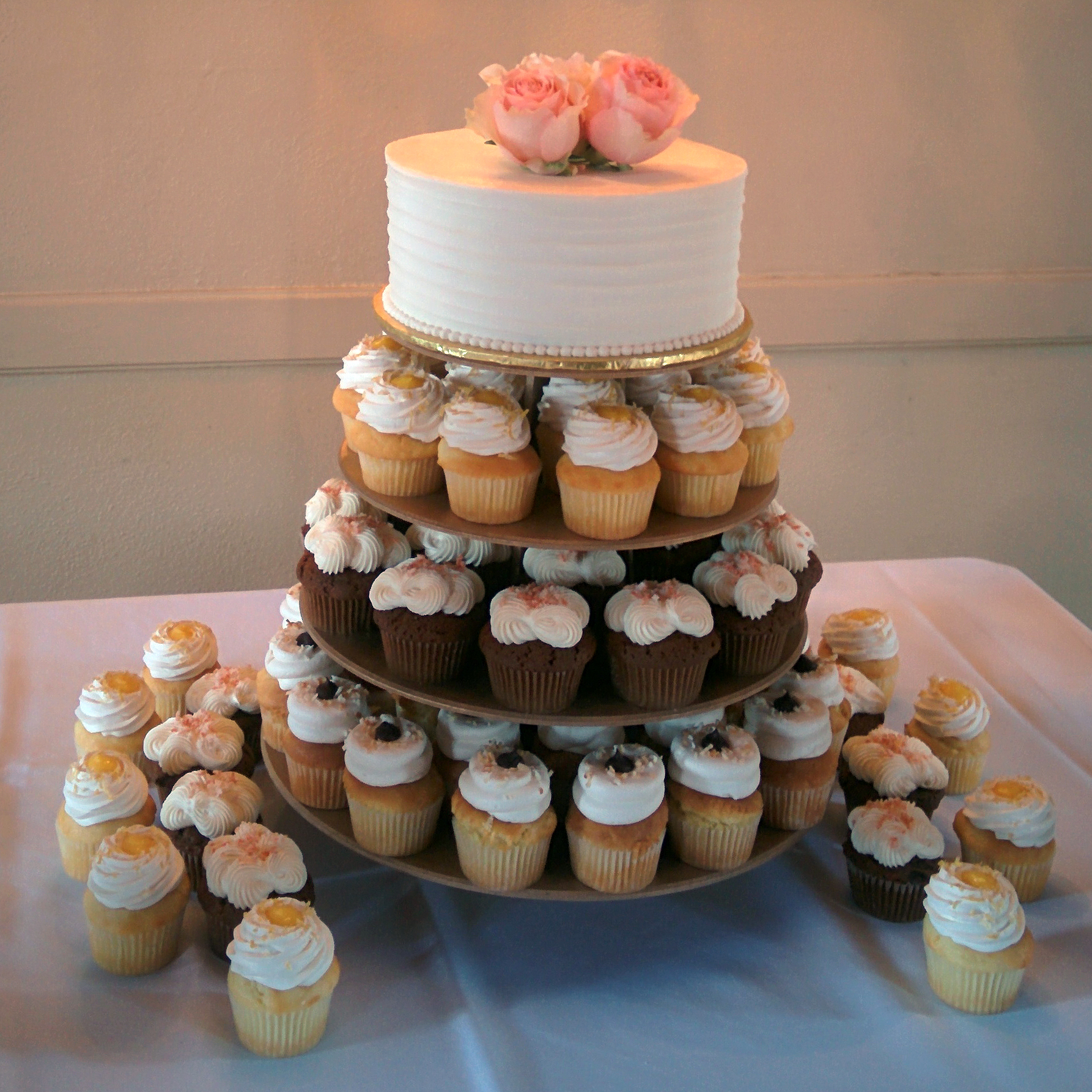 Cake_Cupcake_Wedding_Crop copy.jpg