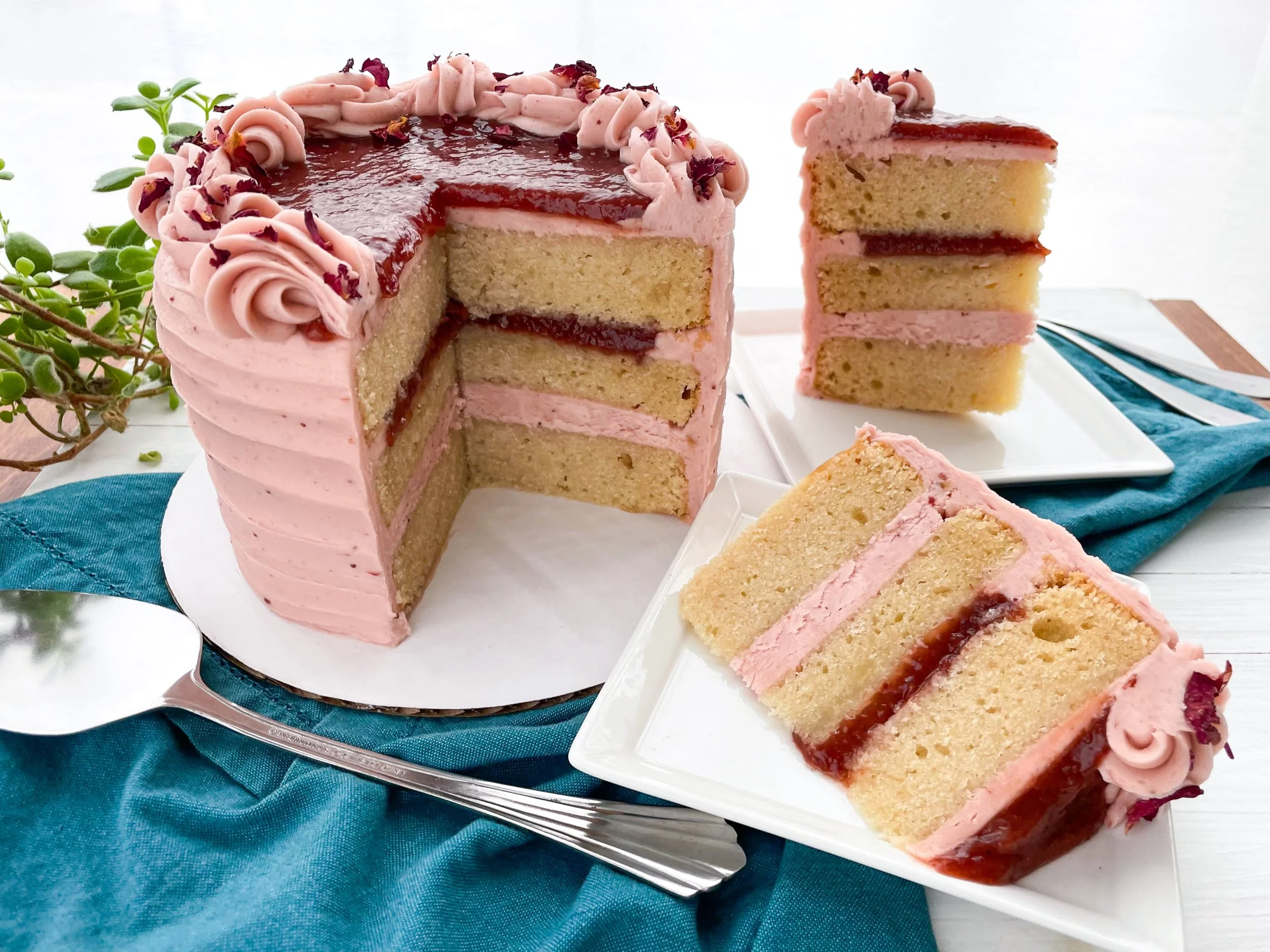 Vegan Strawberry Rose Cake - 6.JPG