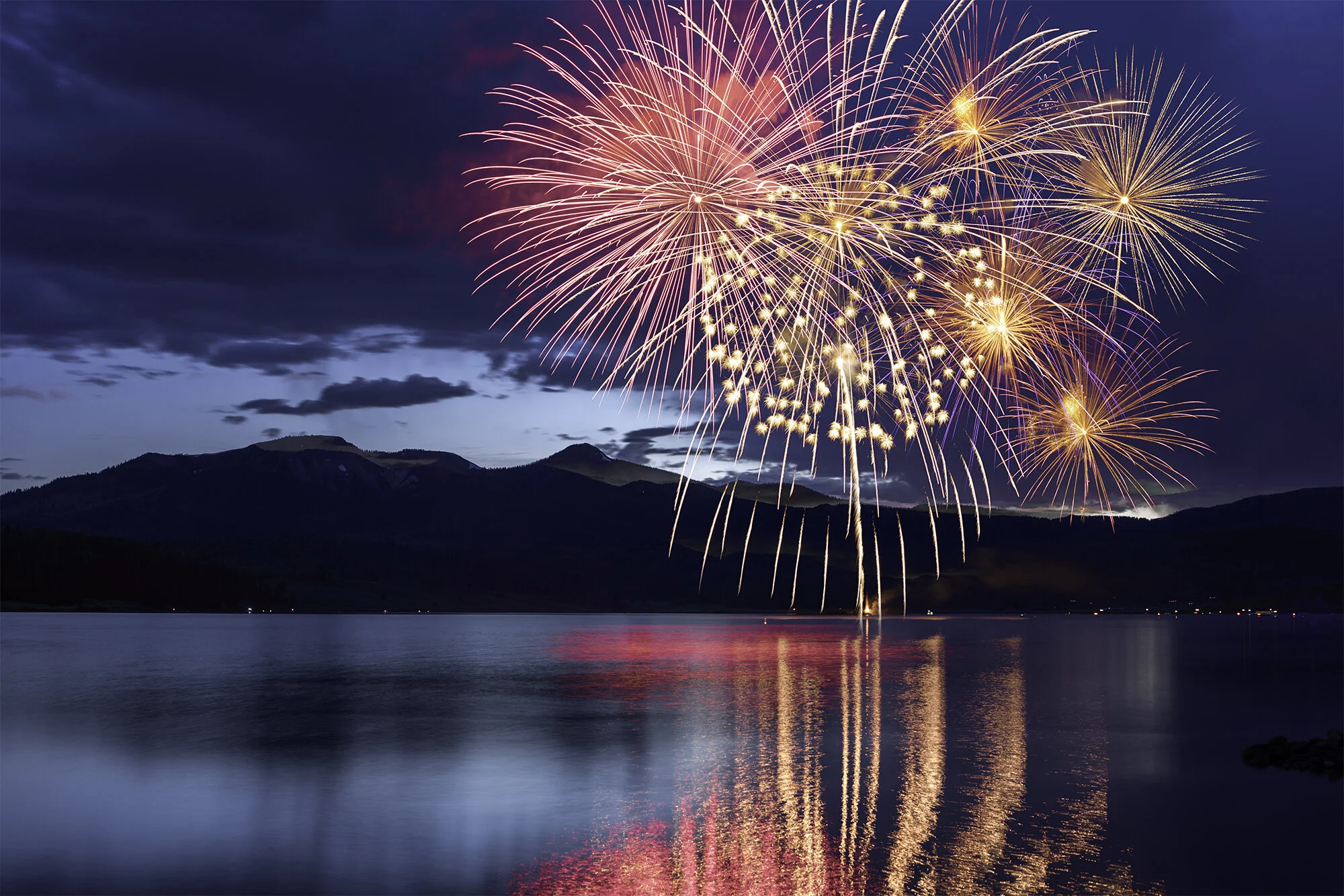2020_July_Fireworks_Steamboat_Lk.jpg