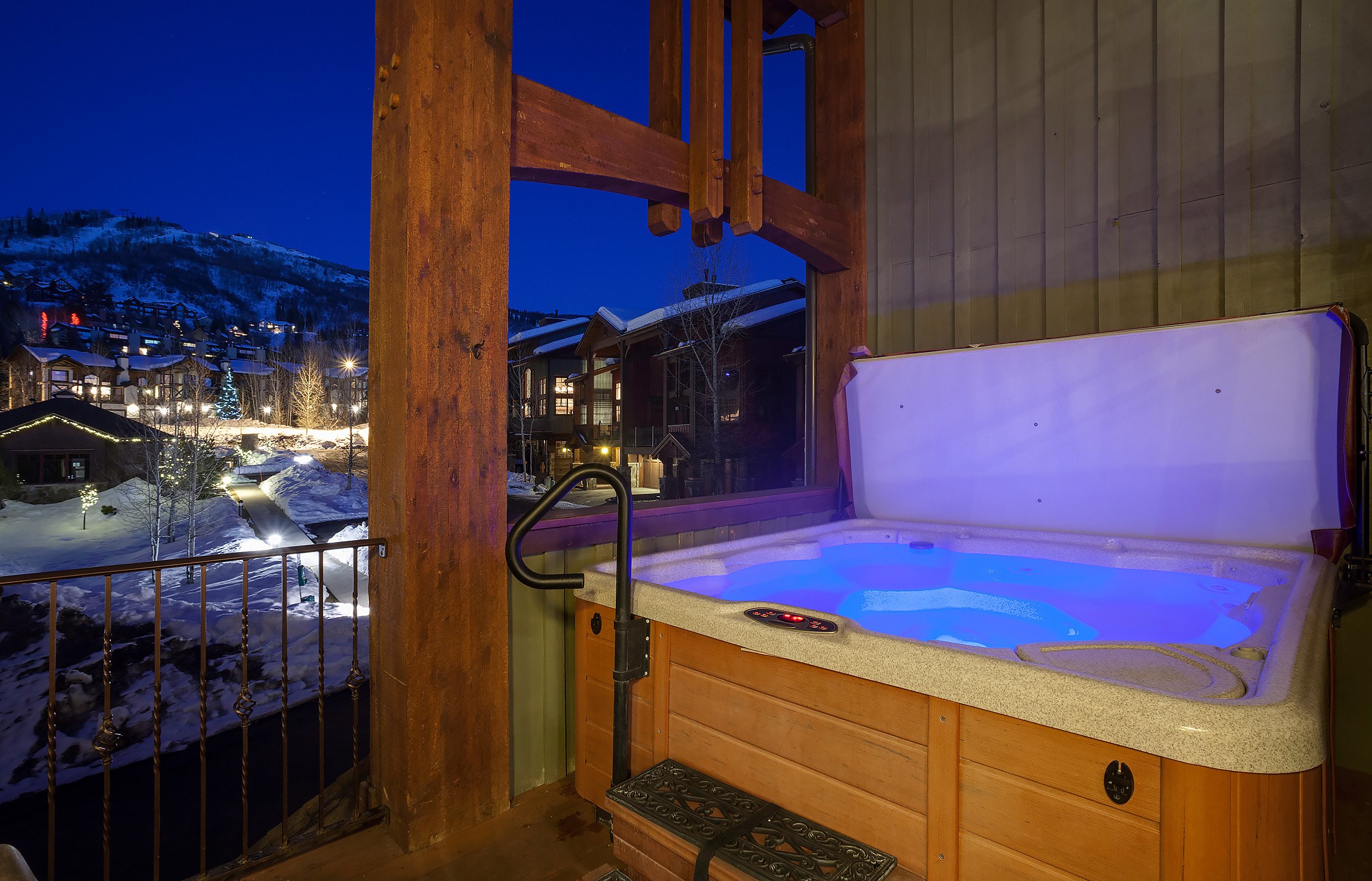 1939_Cimarron_Circle_Hot_Tub.jpg
