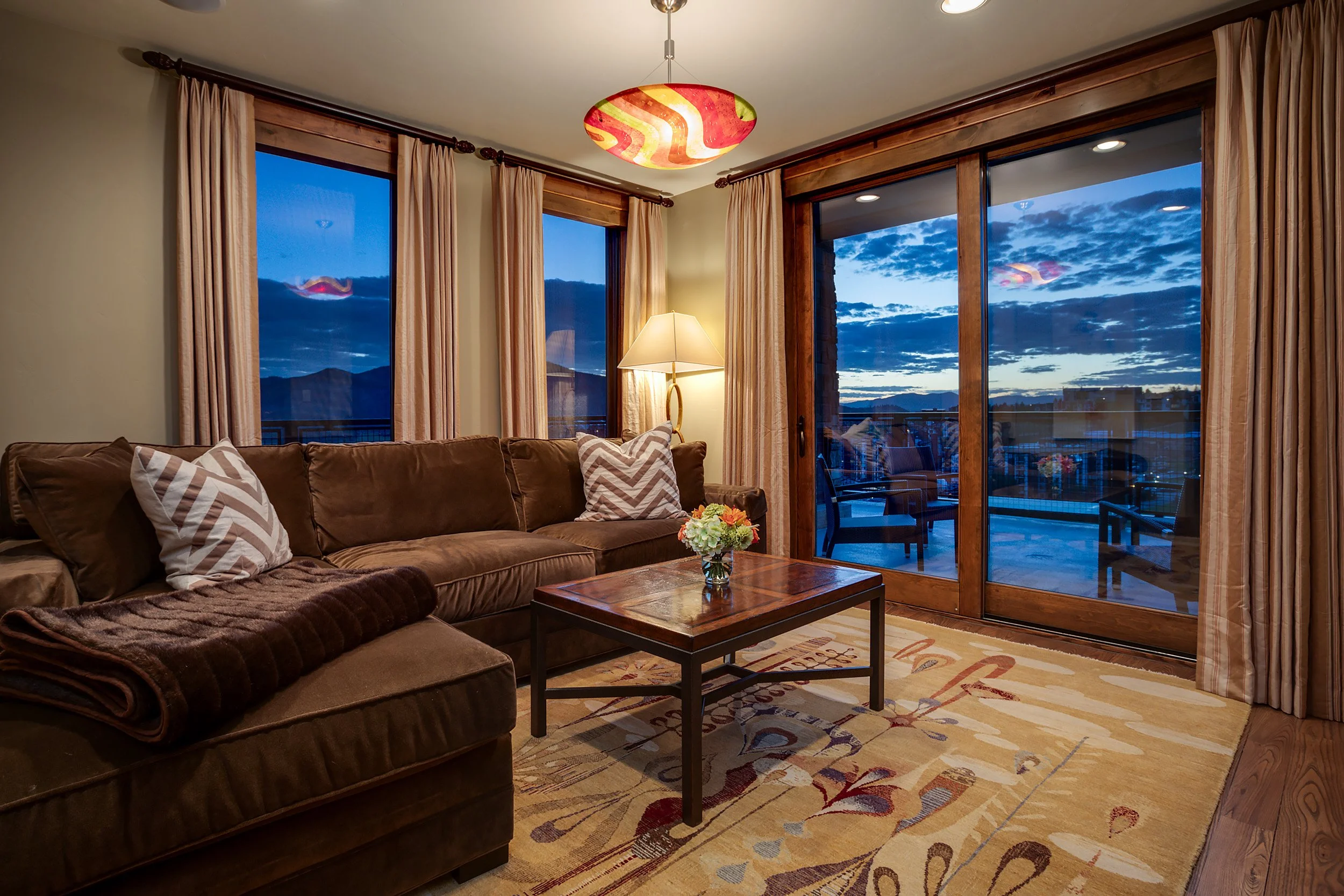 2410_Ski_Trail_Ln_2301_Twi_Living_Sm.jpg