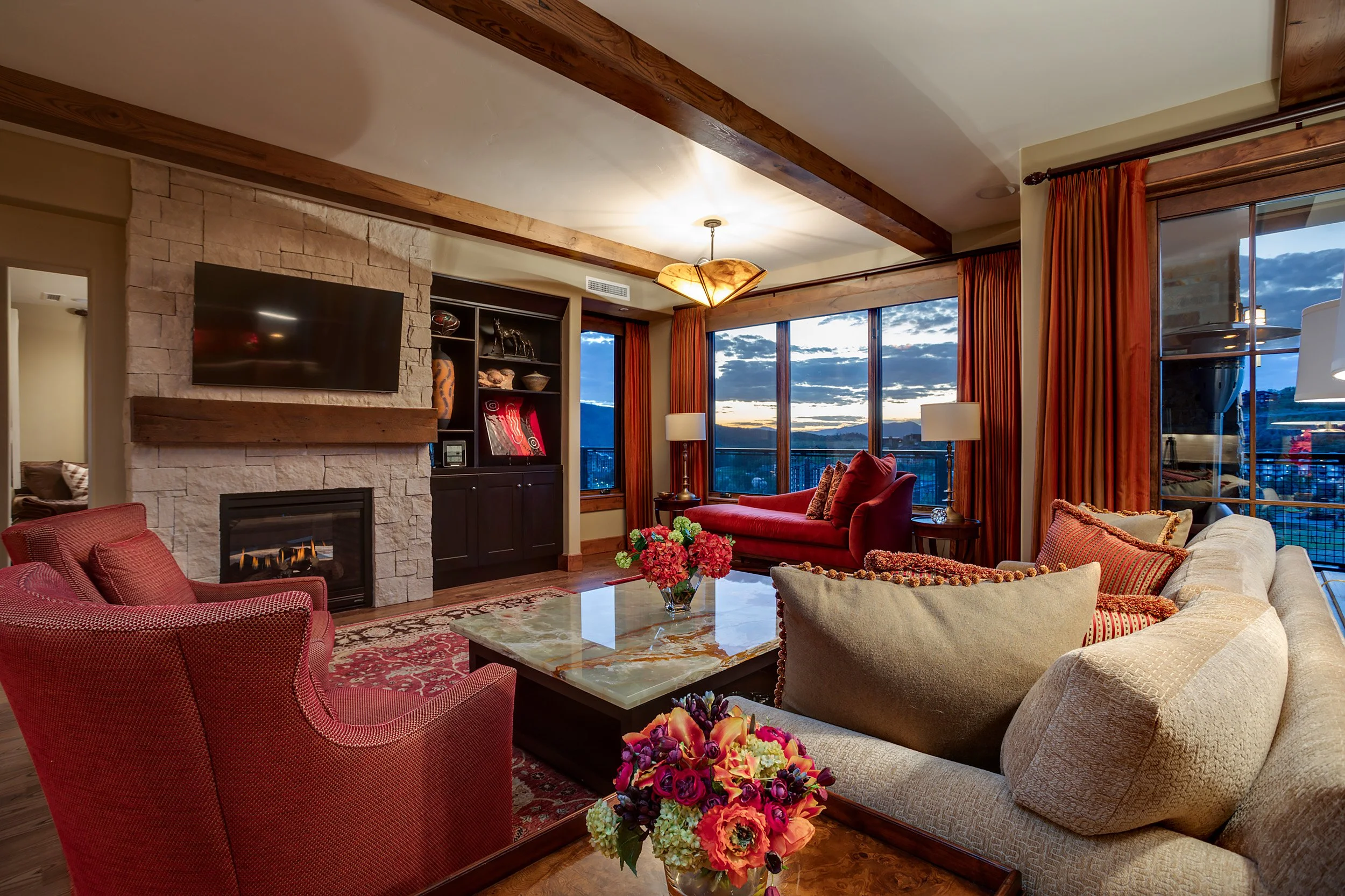 2410_Ski_Trail_Ln_2301_Twi_Living2.jpg