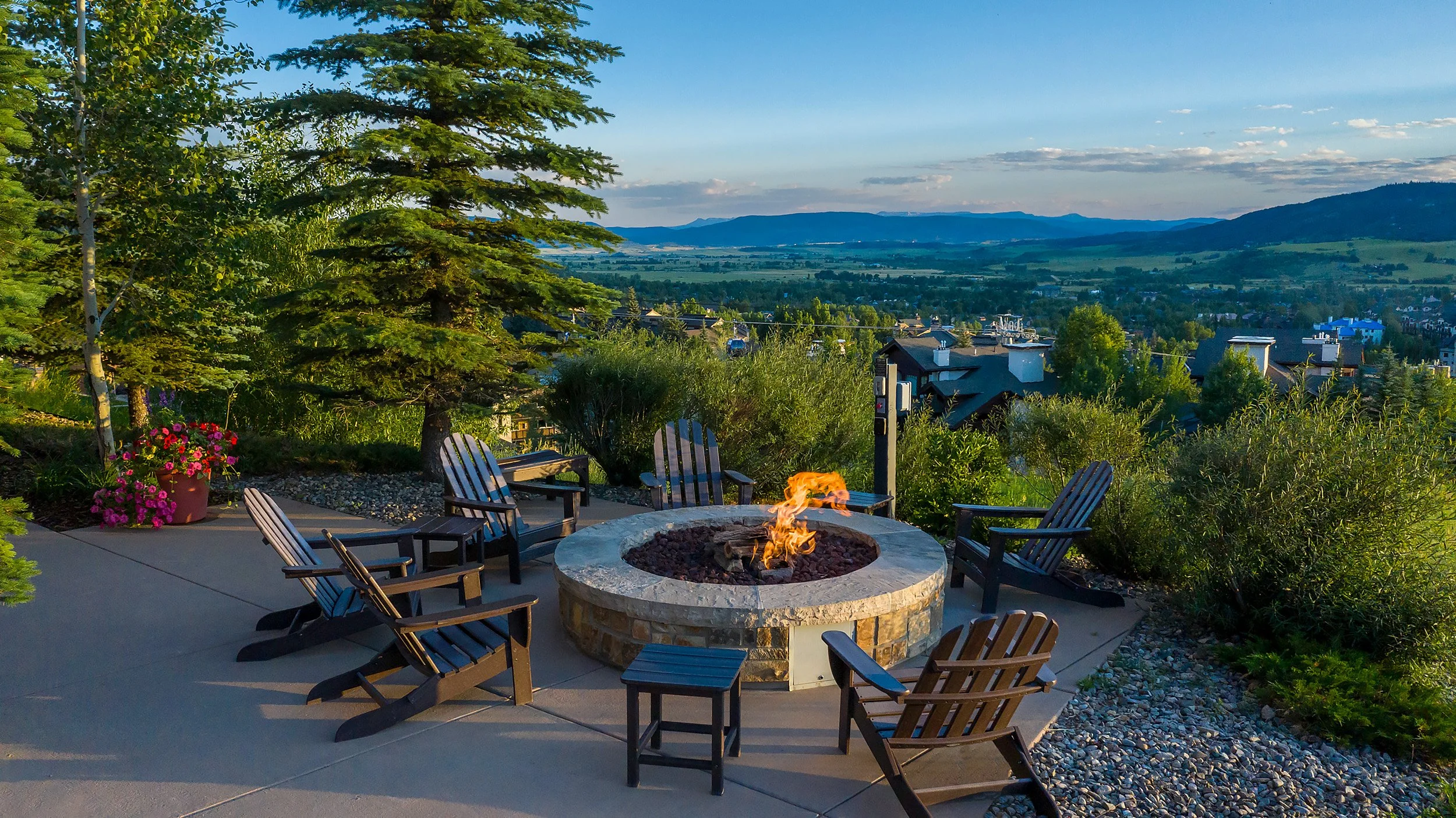 2410_Ski_Trail_Ln_Firepit.jpg