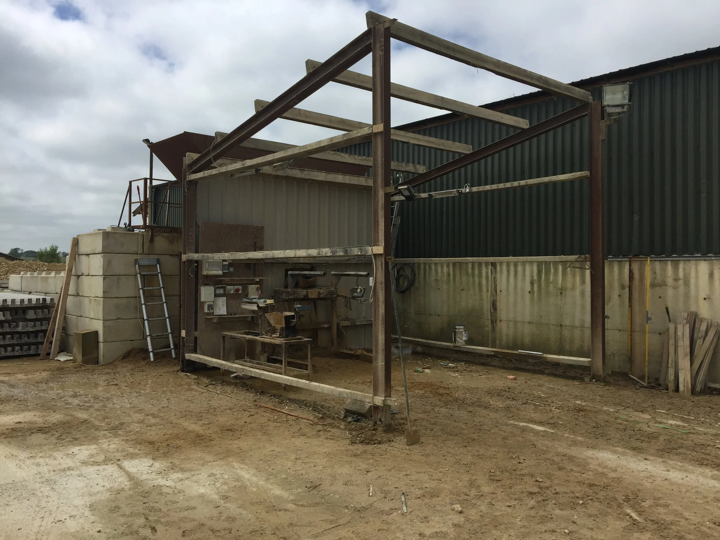 Bagging plant building.
