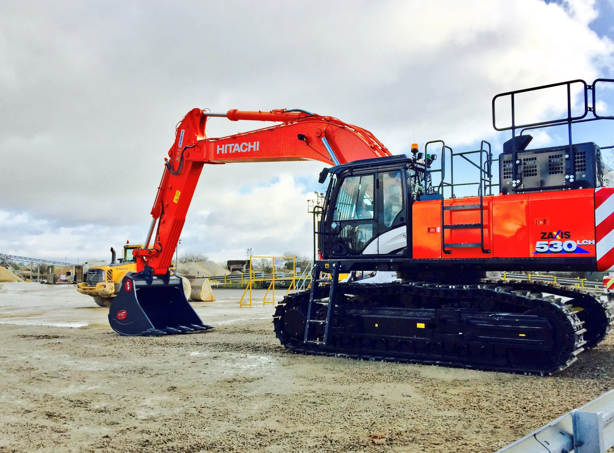 New Hitachi Zaxis 530 at a Quarry.