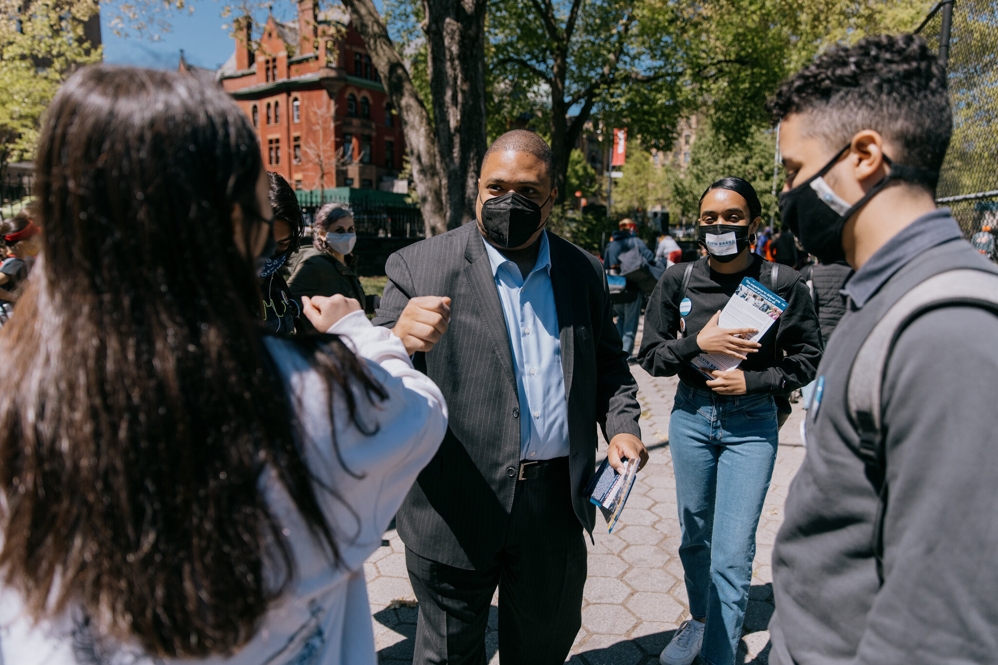  Alvin Bragg, the Democratic Party nominee for New York County District Attorney, greets campaign volunteers while canvassing in Harlem on May 1, 2021. Thalia Juarez/The Wall Street Journal 