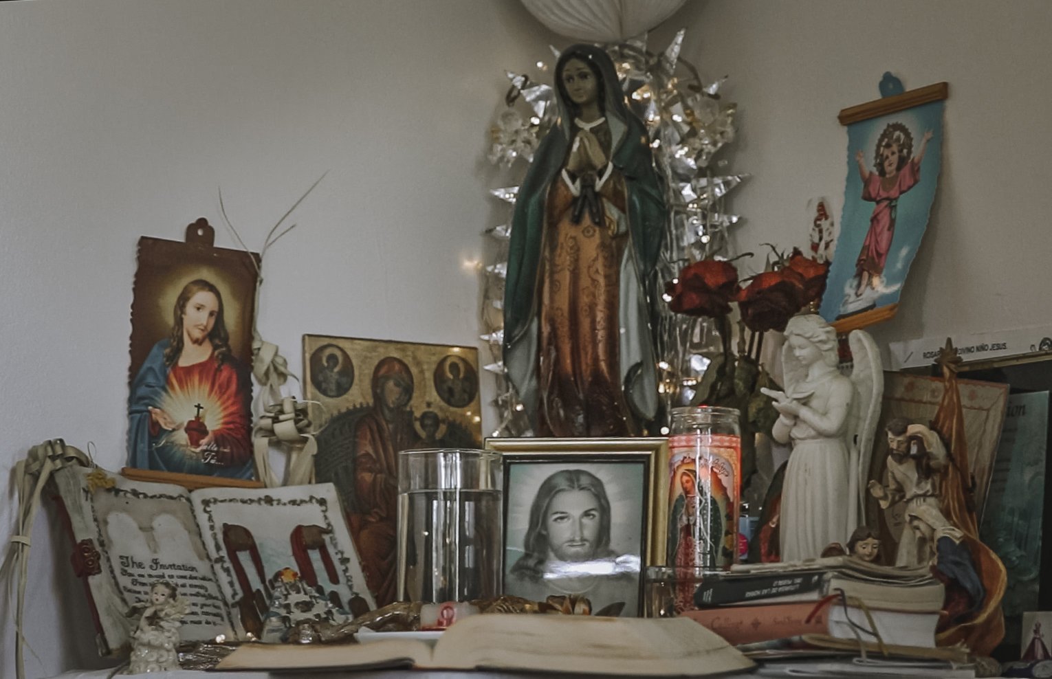  The dozen crab pickers sharing a ranch home on this secluded Chesapeake Bay archipelago have decorated the bedroom walls with a Mexican flag, a crucifix, pictures of smiling kids at Christmas — all designed to soften a sense of being totally alone. 