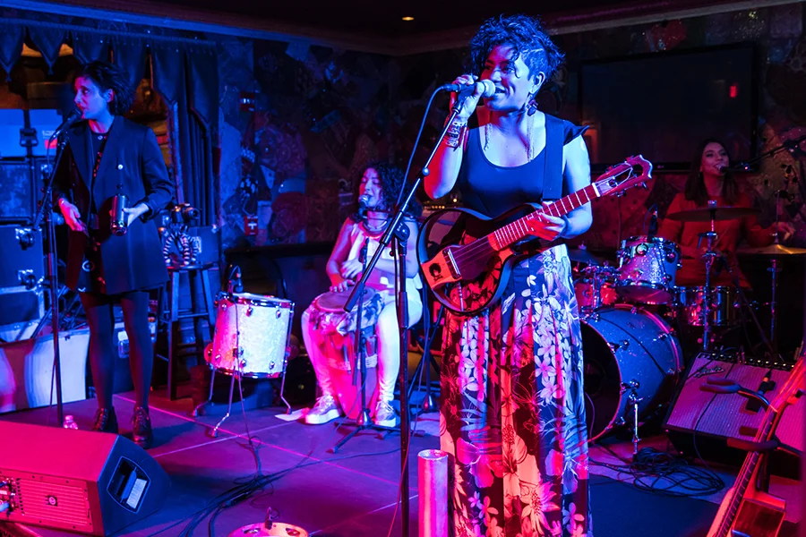 ladama.jpg