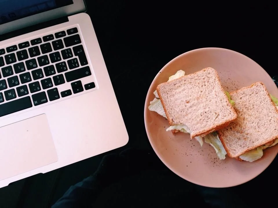 The Lunch Break Crisis: How 20 Minutes Away From Your Desk Can Increase Performance