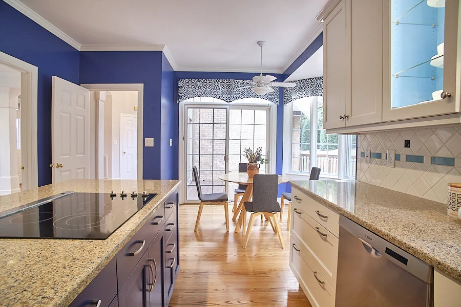 18 kitchen.jpg