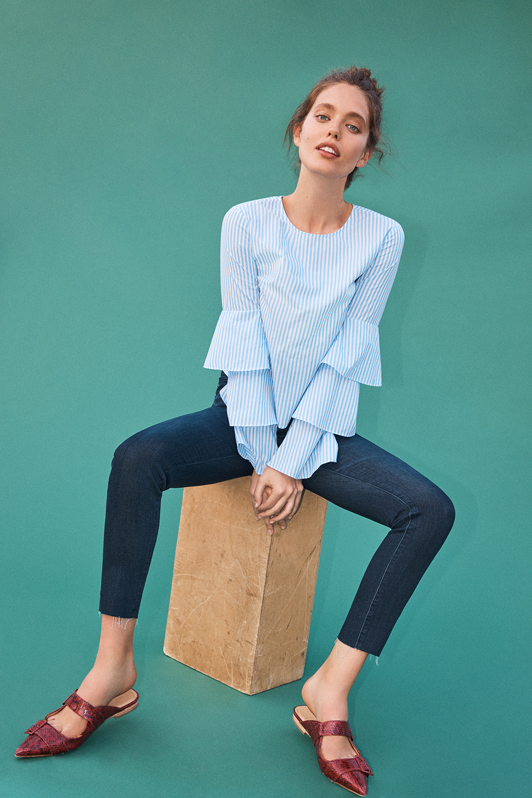 ANTHROPOLOGIE_AUG17_QUARTERS_O_Denim_We_Love_AG_Stevie_0159_NO_GRAIN_post_JR.jpg