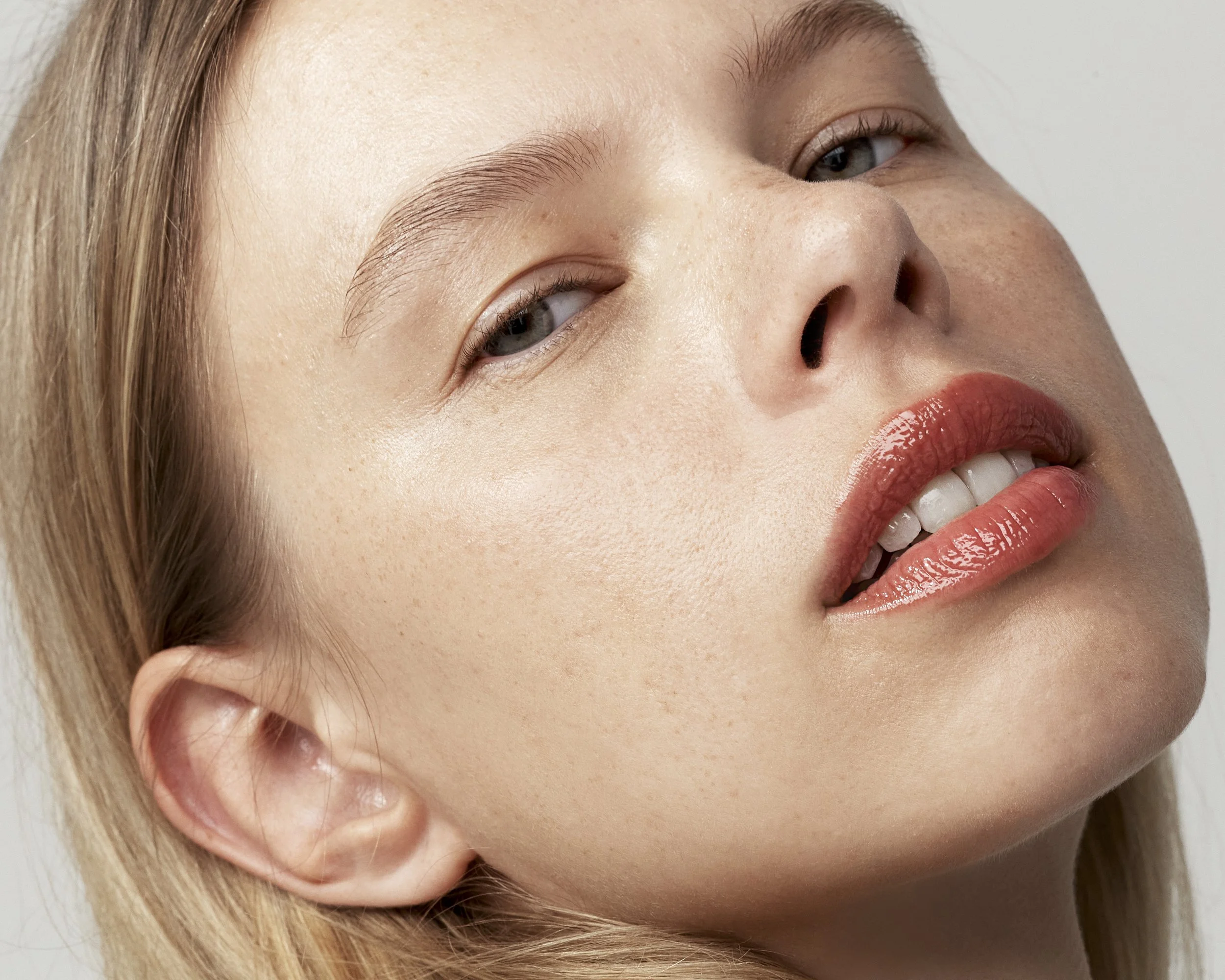 LIPCREAM_DIGITAL_BEAUTY_SHOT01_WM_096_v1 copy.jpg