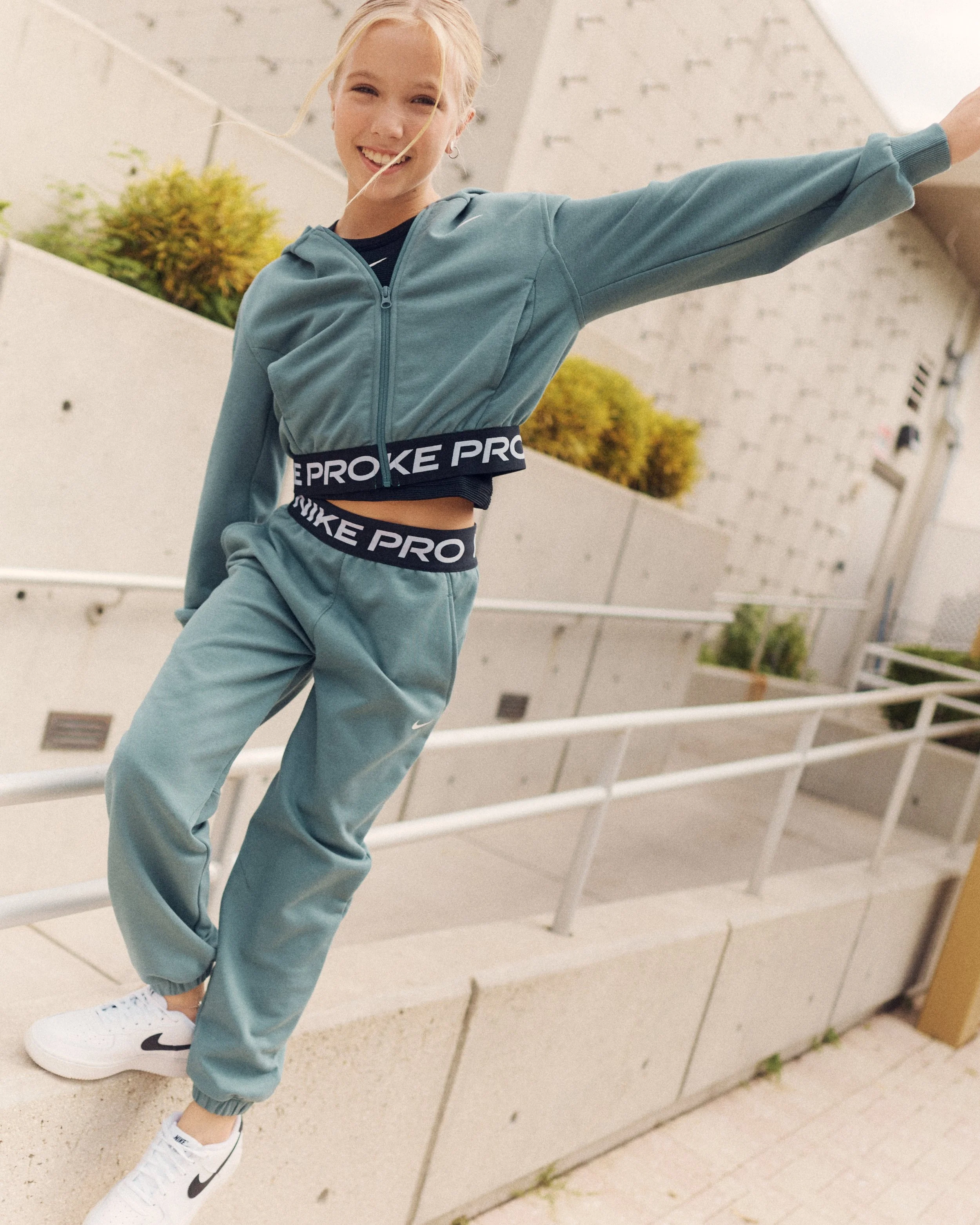 139_g_nike_tofromfeb_26q1pt1_0574 2.jpg