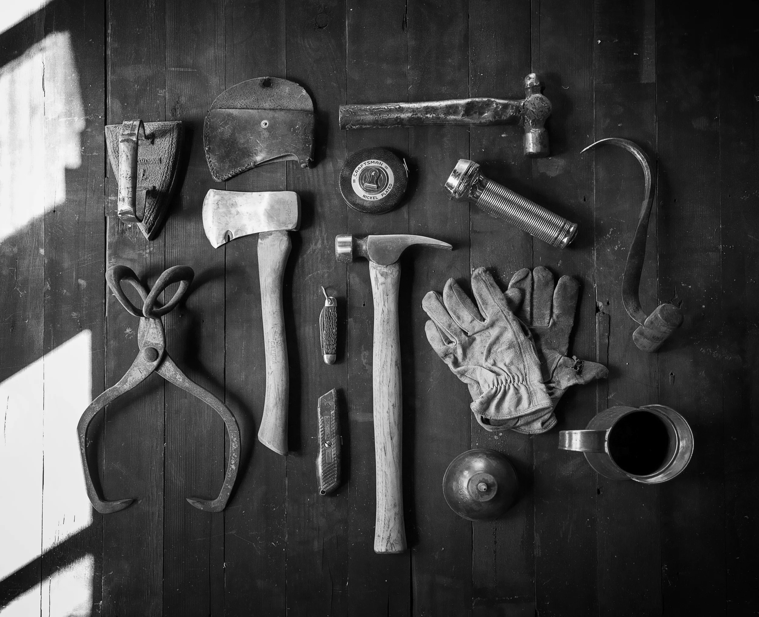 construction-work-carpenter-tools.jpg