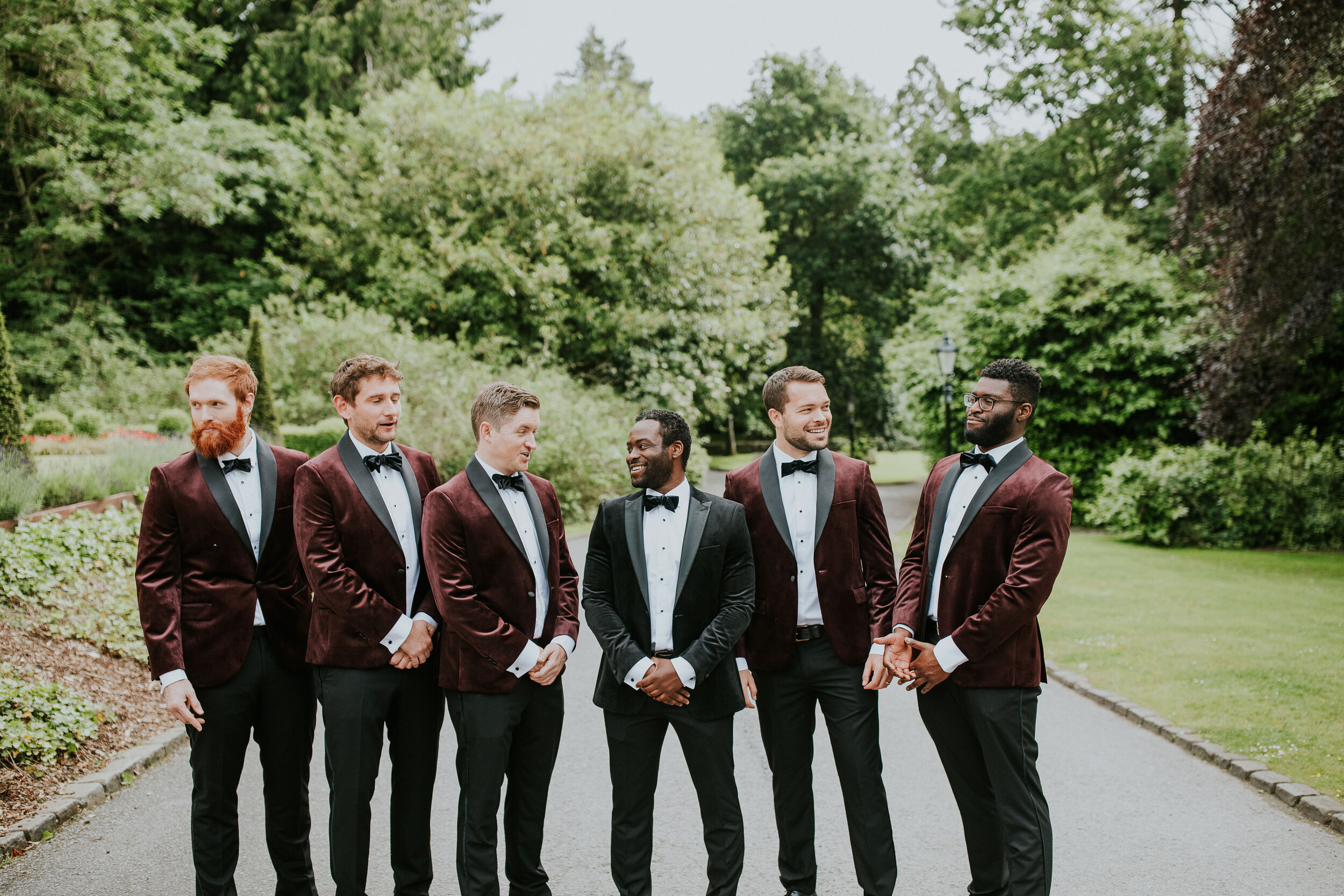 groom party poses 